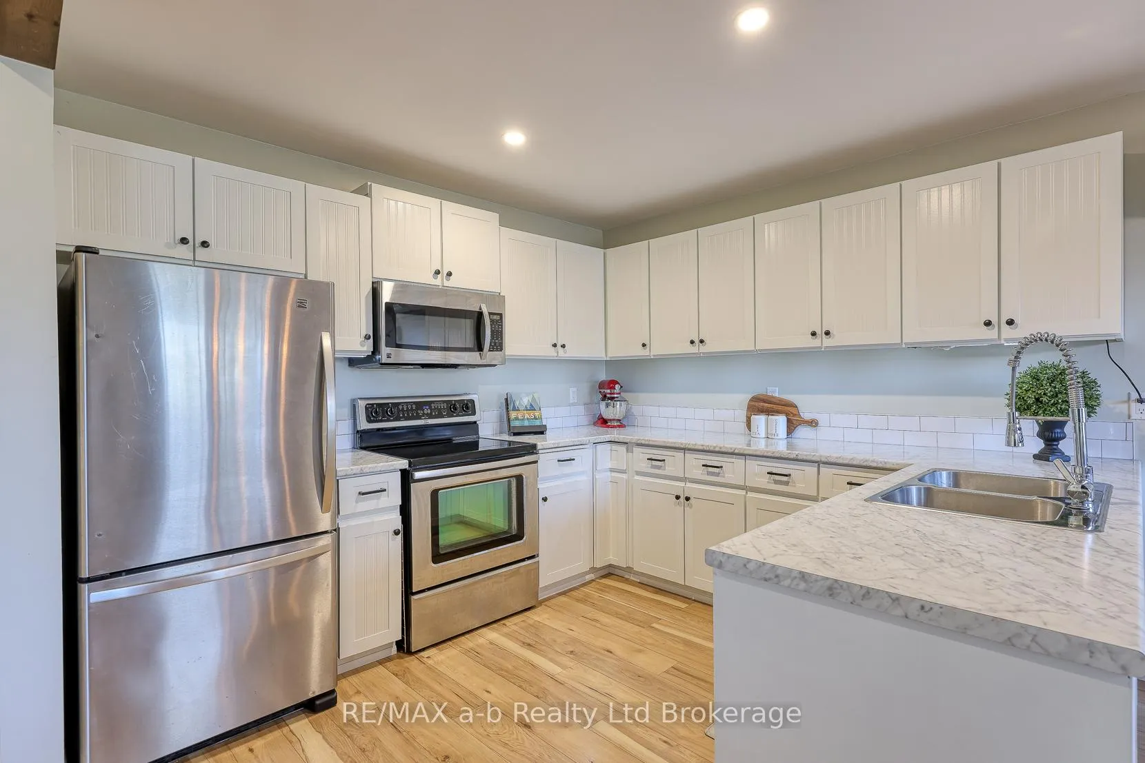 Photo 11 of 249 Arris Crescent, West Perth, Mitchell — HOMEH