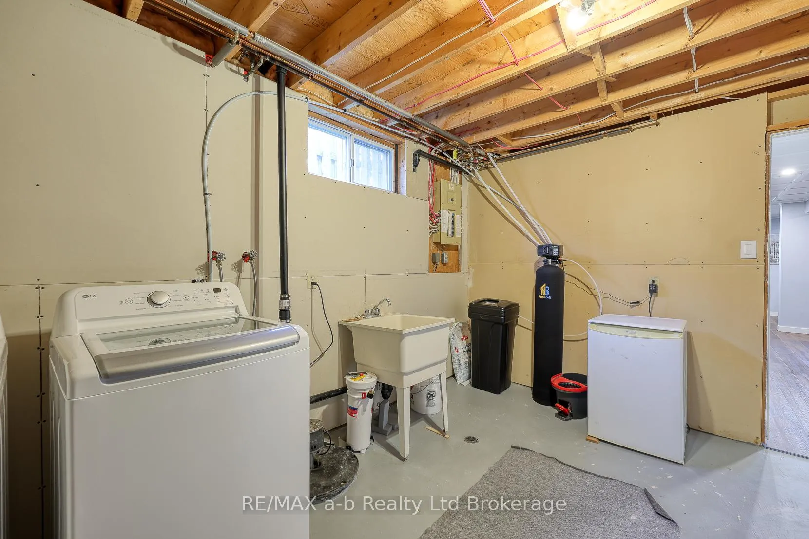 Photo 36 of 249 Arris Crescent, West Perth, Mitchell — HOMEH