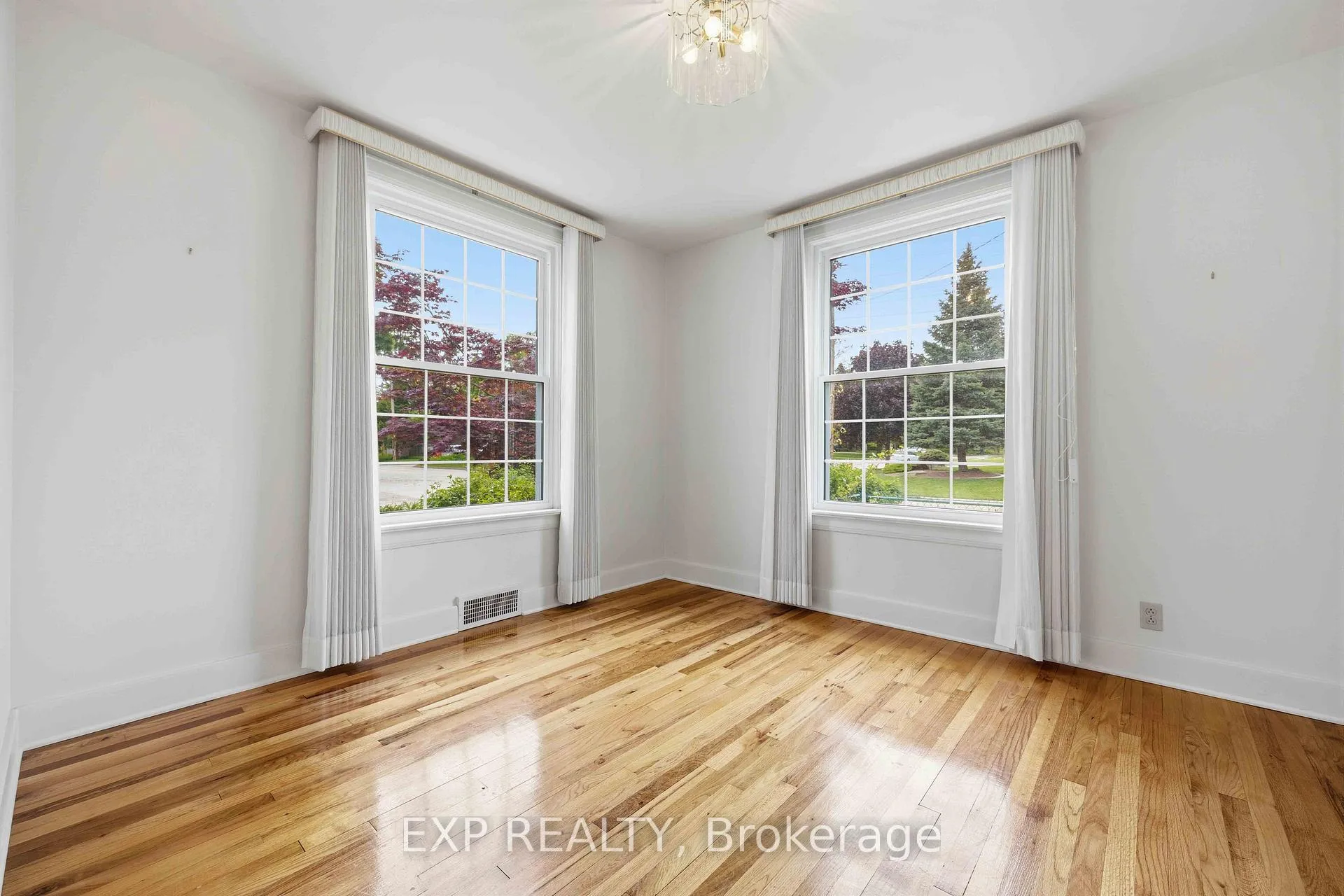 Photo 8 of 159 Cecil Street, Sarnia — HOMEH