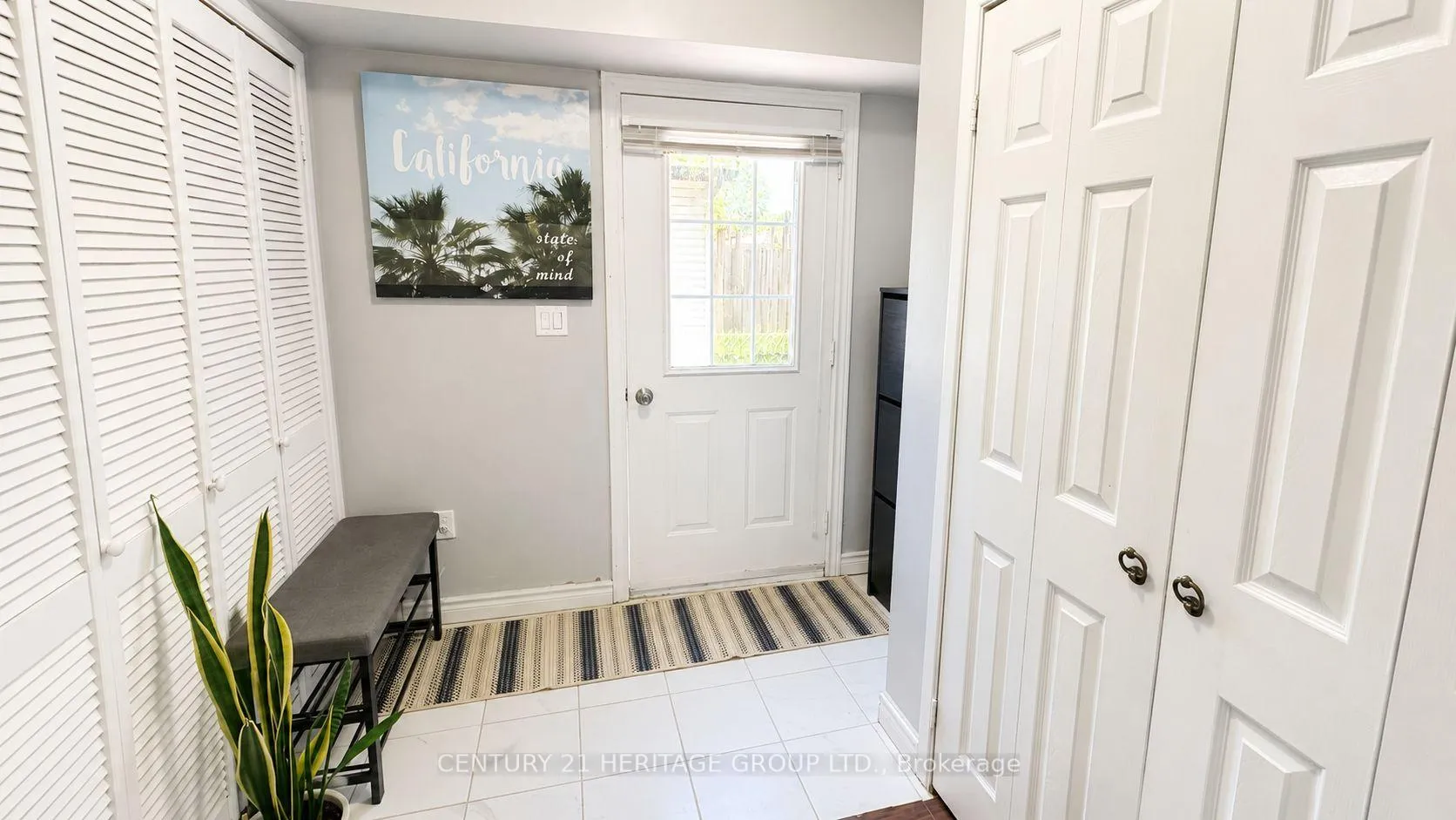 Photo 3 of 322 Lakeview Boulevard, Georgina, Keswick South — HOMEH