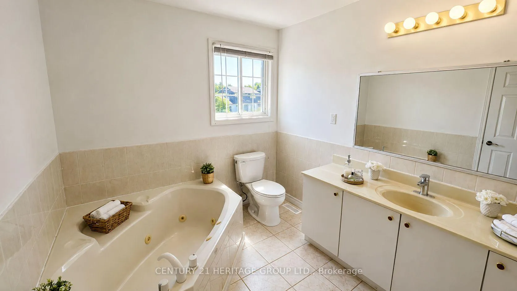 Photo 20 of 322 Lakeview Boulevard, Georgina, Keswick South — HOMEH