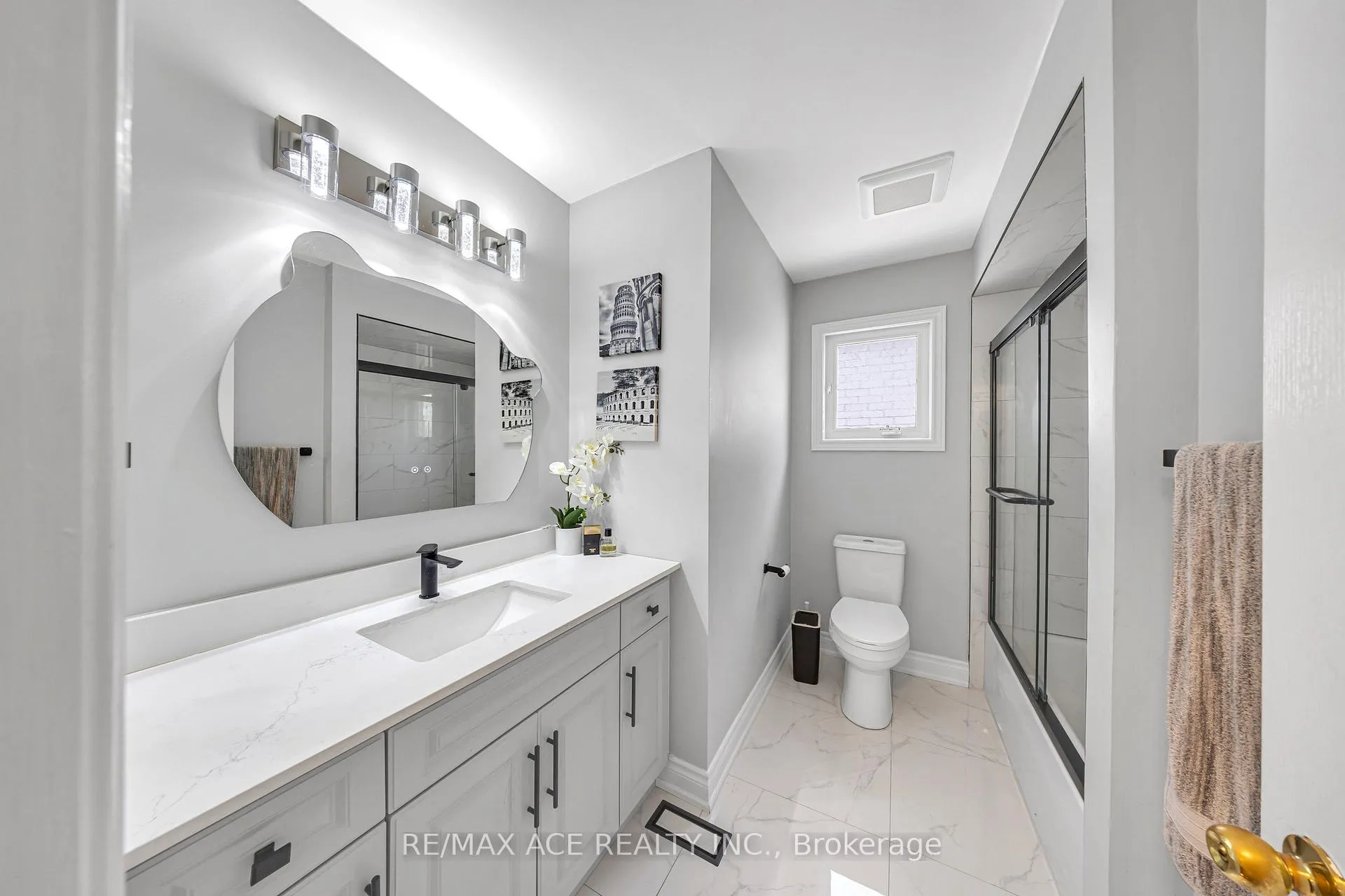Photo 31 of 45 Harry Blaylock Drive, Markham, Greensborough — HOMEH
