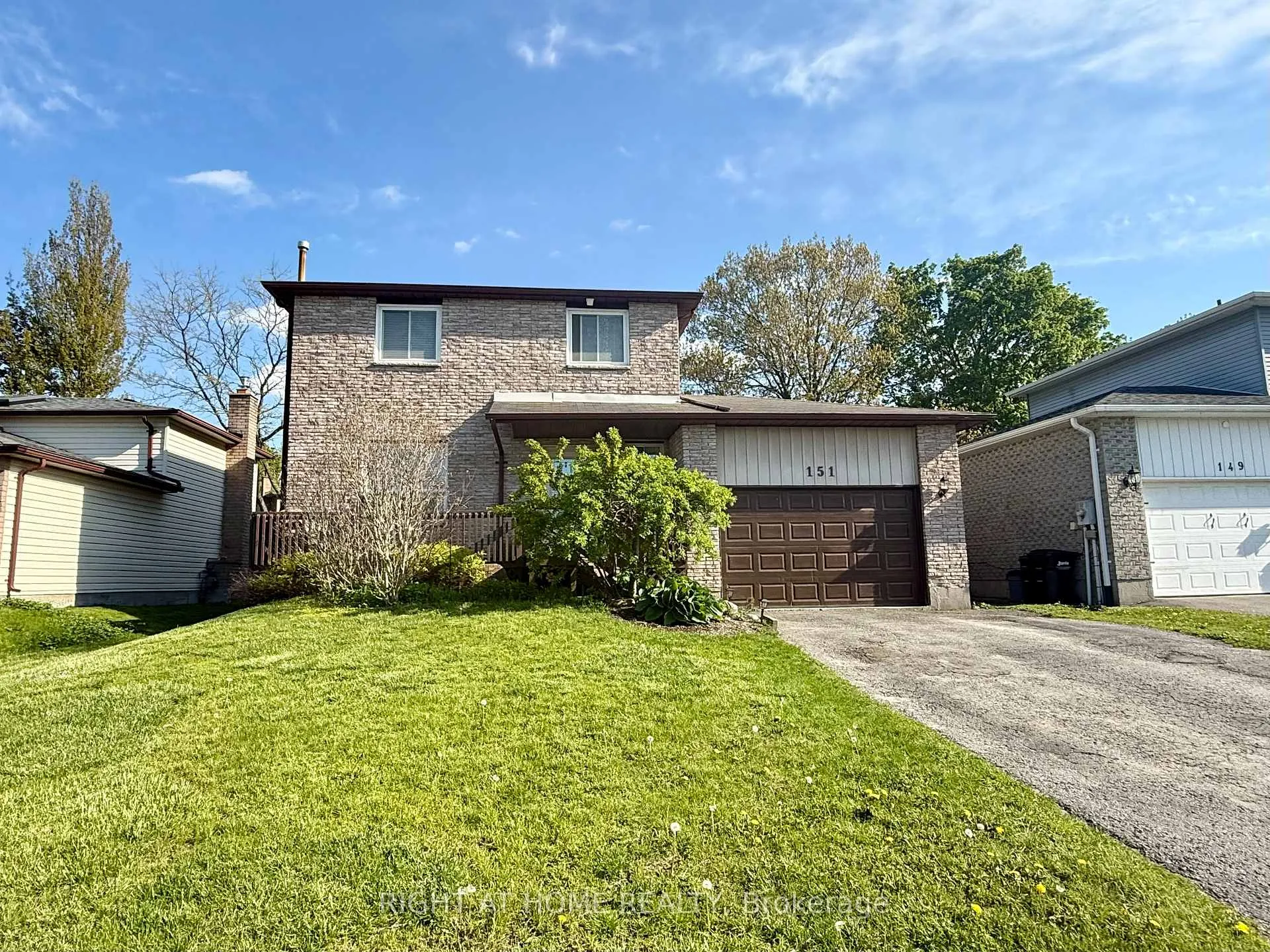Photo 2 of 151 Little Avenue, Barrie, Allandale Heights — HOMEH