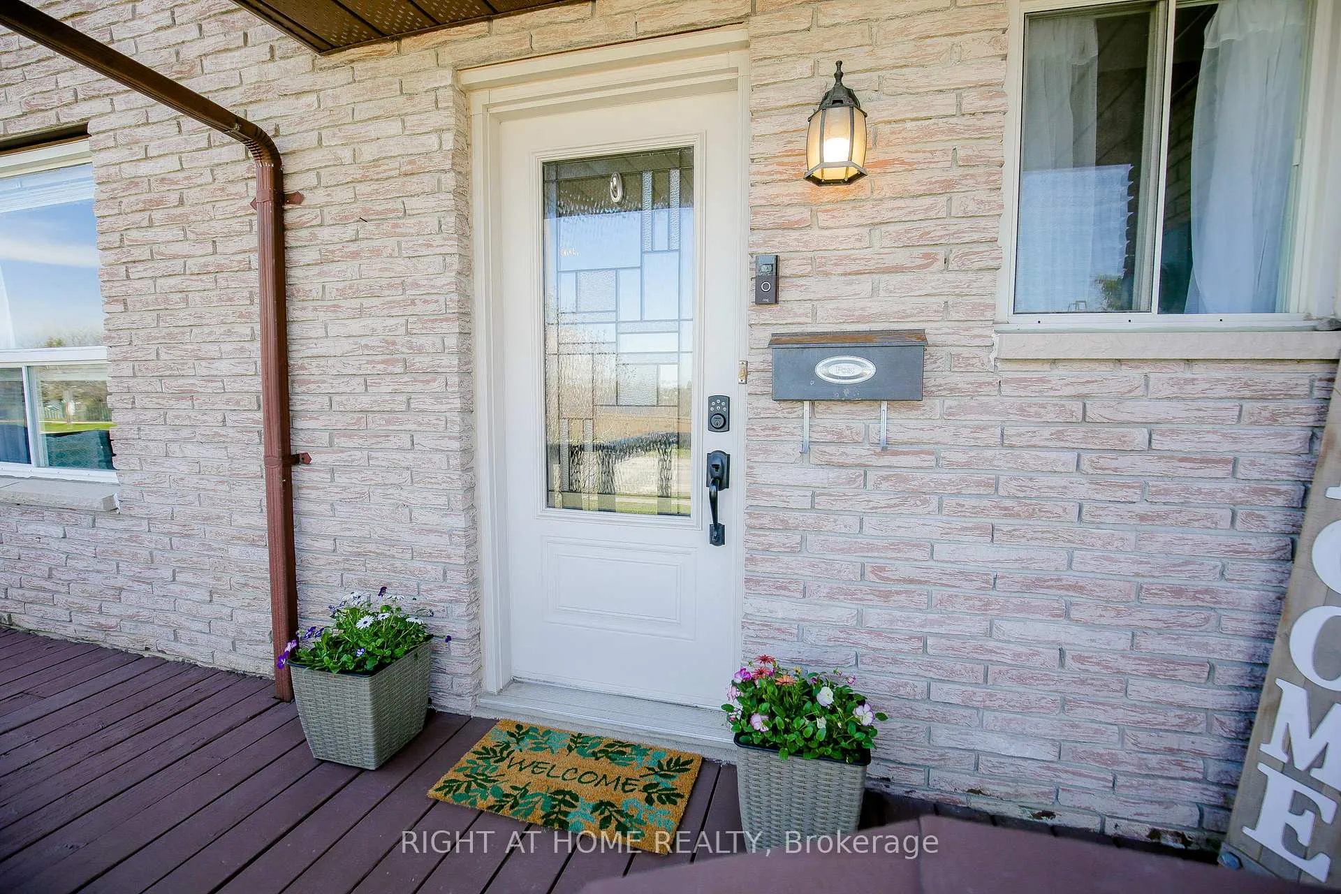 Photo 3 of 151 Little Avenue, Barrie, Allandale Heights — HOMEH