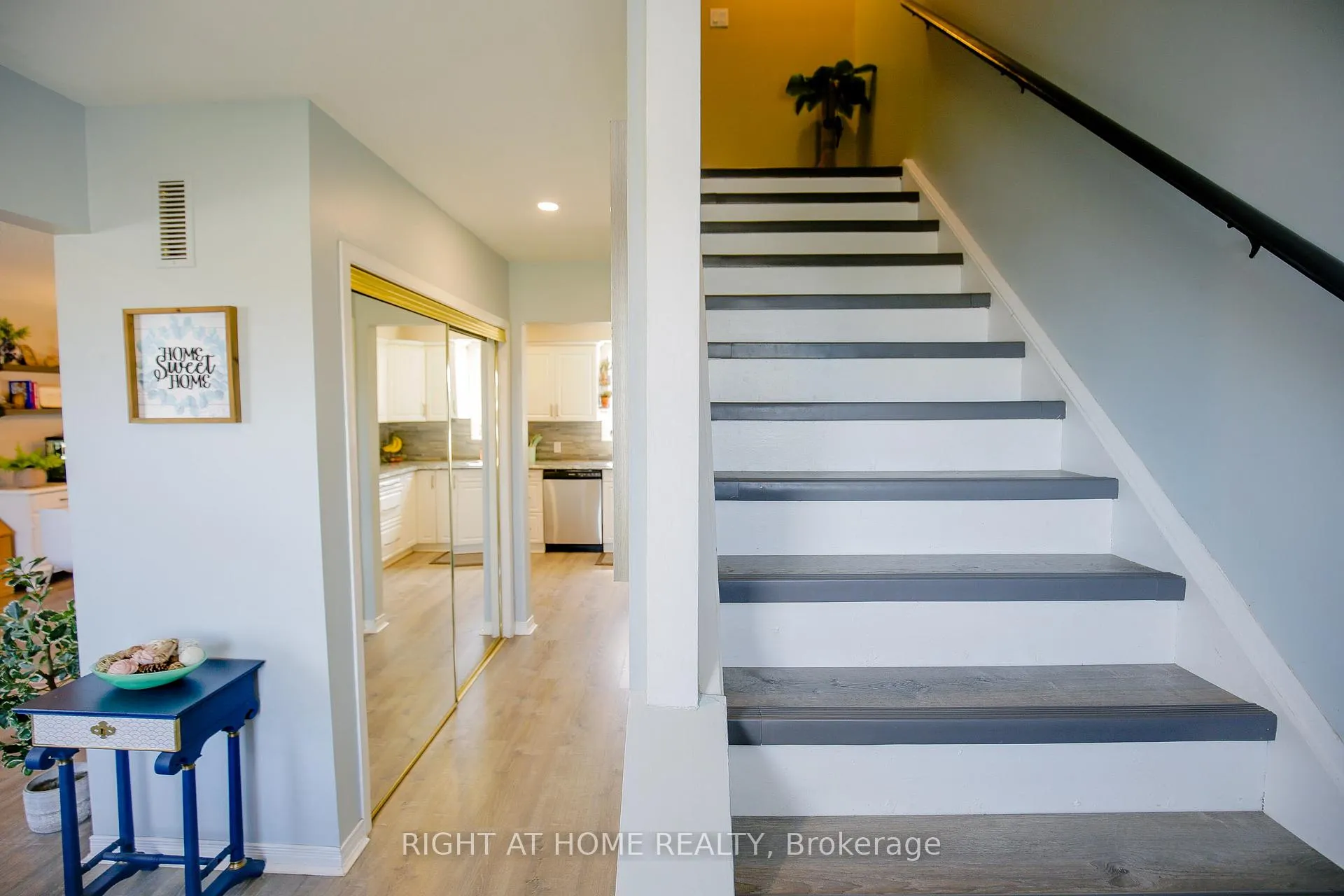 Photo 6 of 151 Little Avenue, Barrie, Allandale Heights — HOMEH