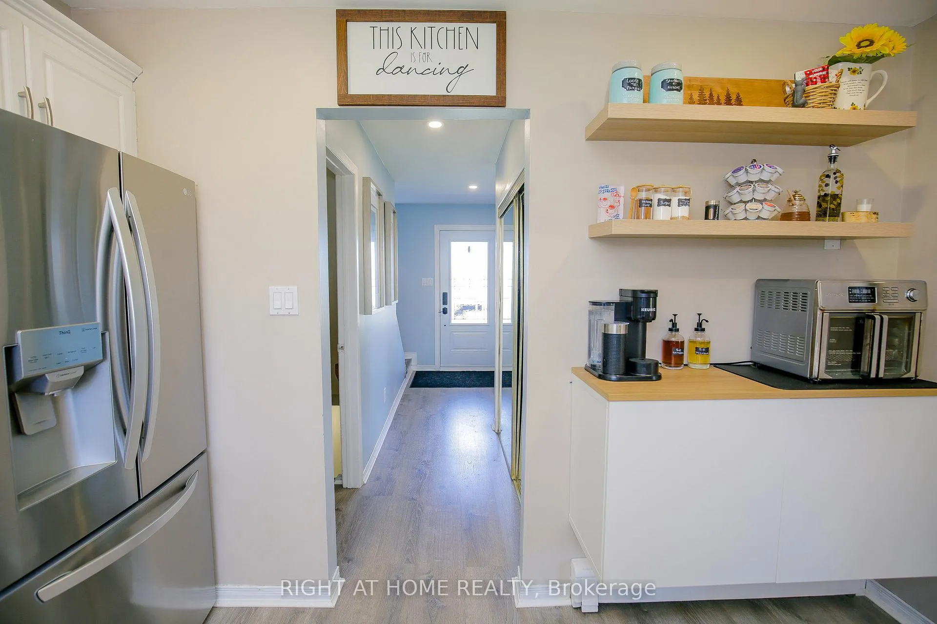 Photo 8 of 151 Little Avenue, Barrie, Allandale Heights — HOMEH