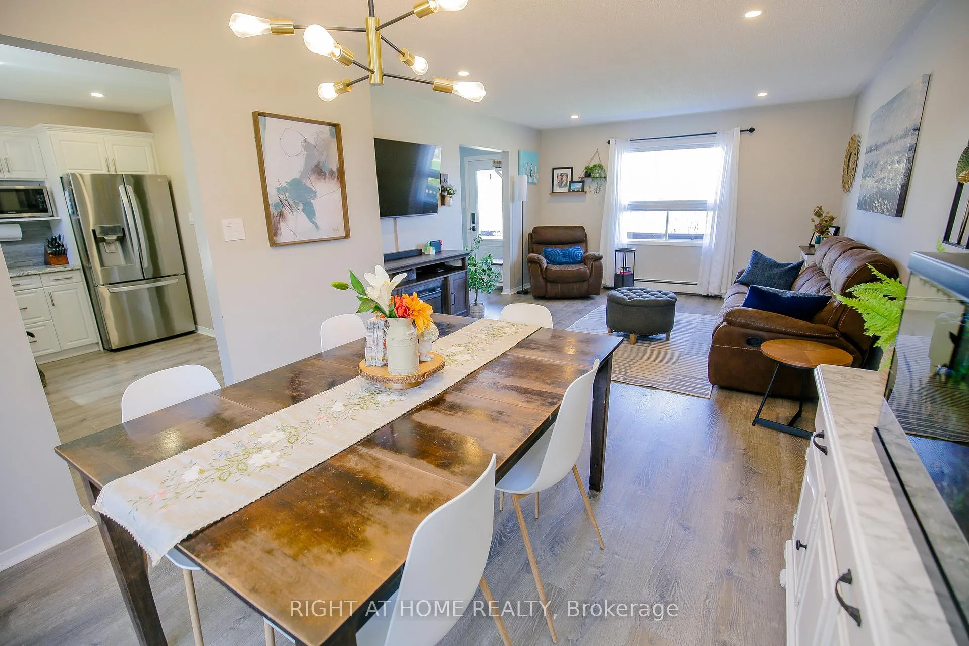 Photo 11 of 151 Little Avenue, Barrie, Allandale Heights — HOMEH