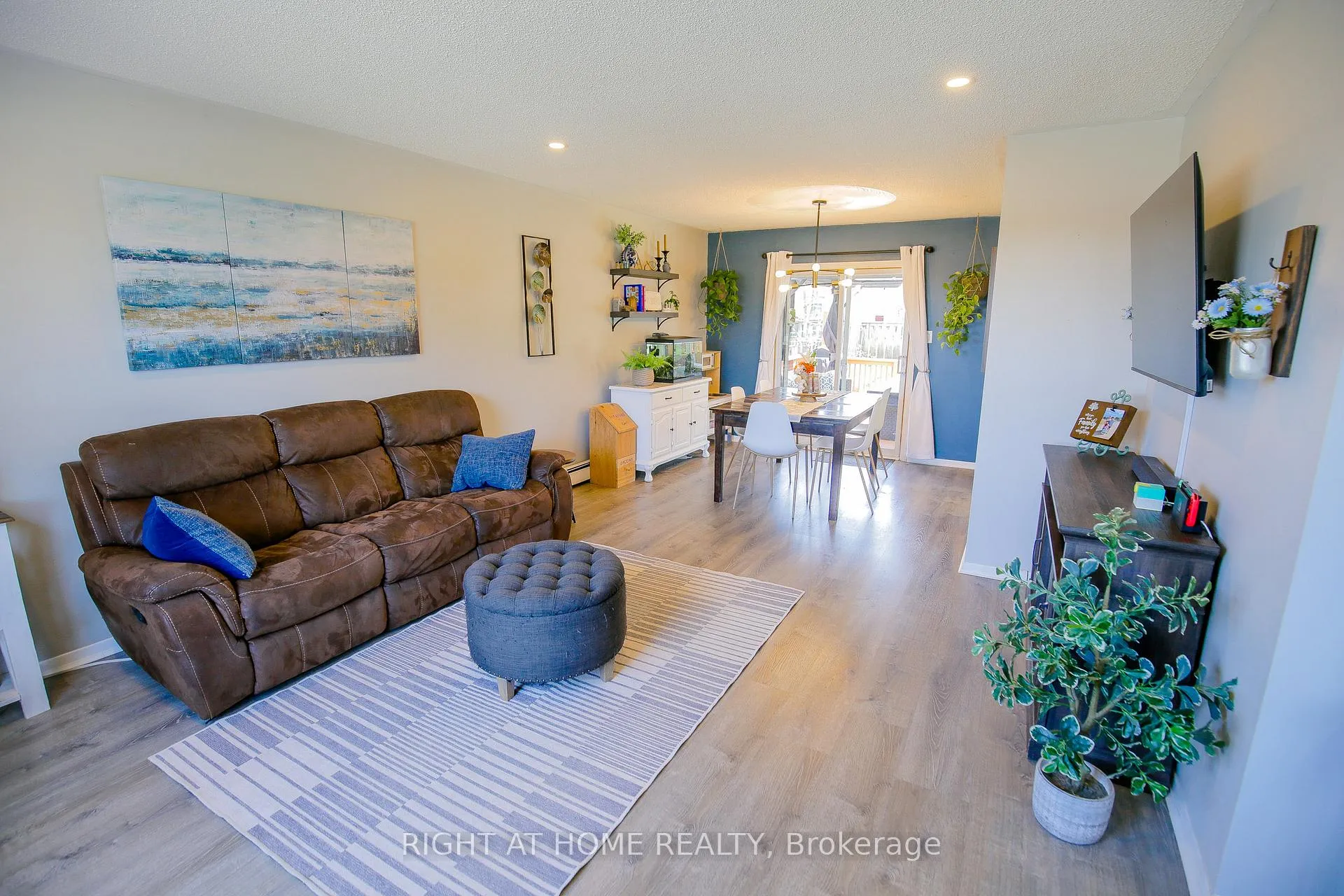 Photo 13 of 151 Little Avenue, Barrie, Allandale Heights — HOMEH