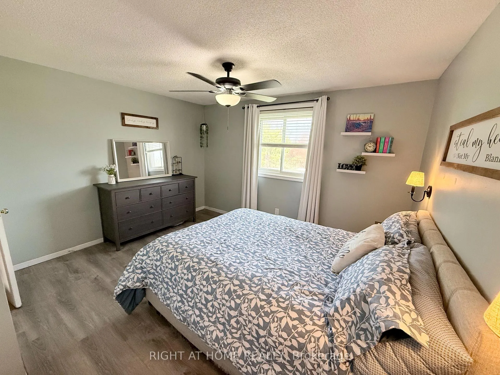 Photo 17 of 151 Little Avenue, Barrie, Allandale Heights — HOMEH