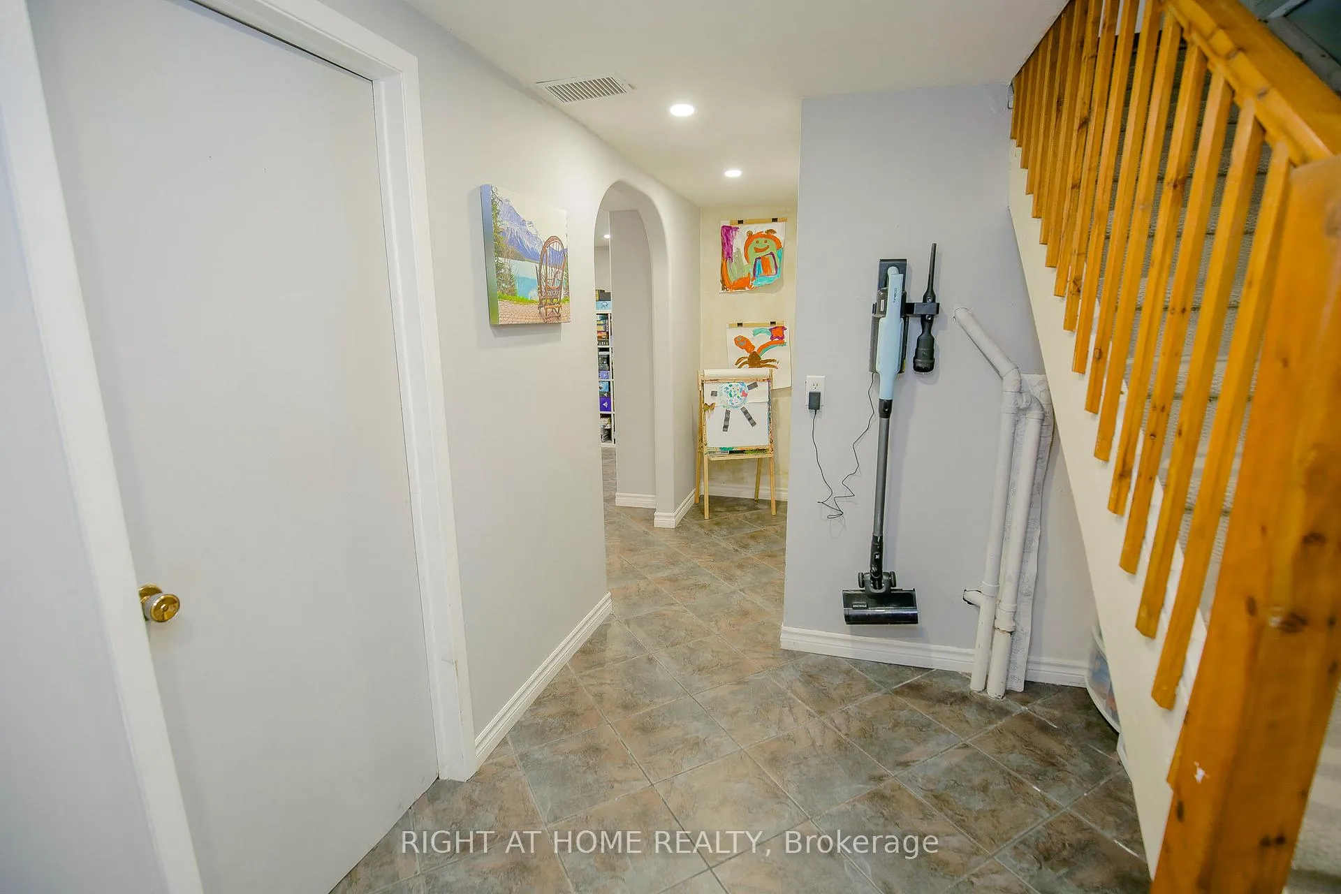 Photo 23 of 151 Little Avenue, Barrie, Allandale Heights — HOMEH