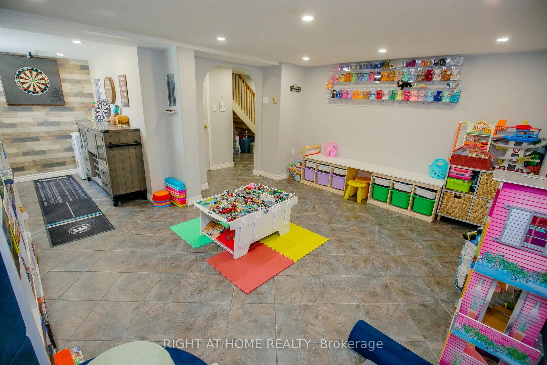Photo 31 of 151 Little Avenue, Barrie, Allandale Heights — HOMEH