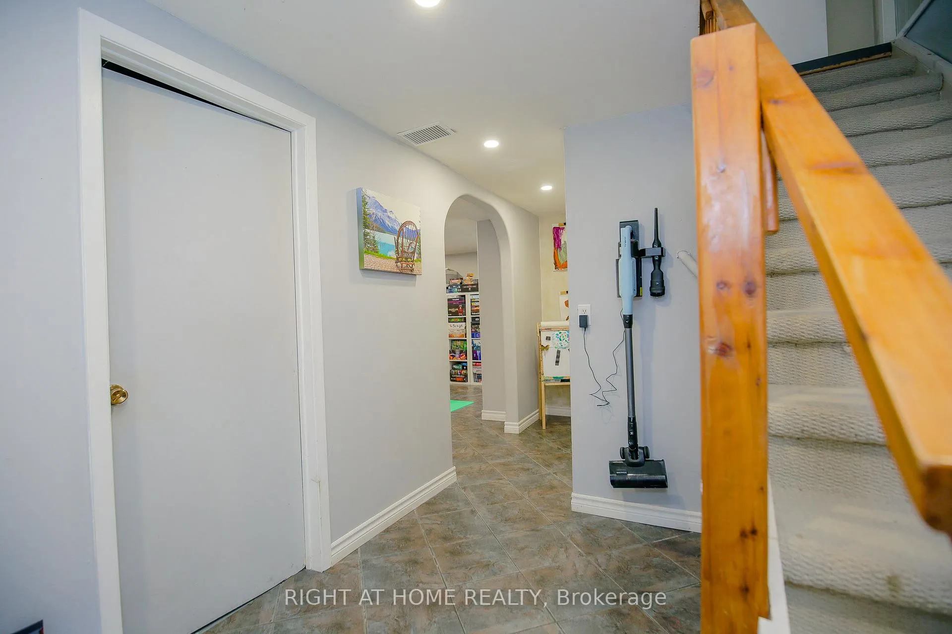 Photo 32 of 151 Little Avenue, Barrie, Allandale Heights — HOMEH