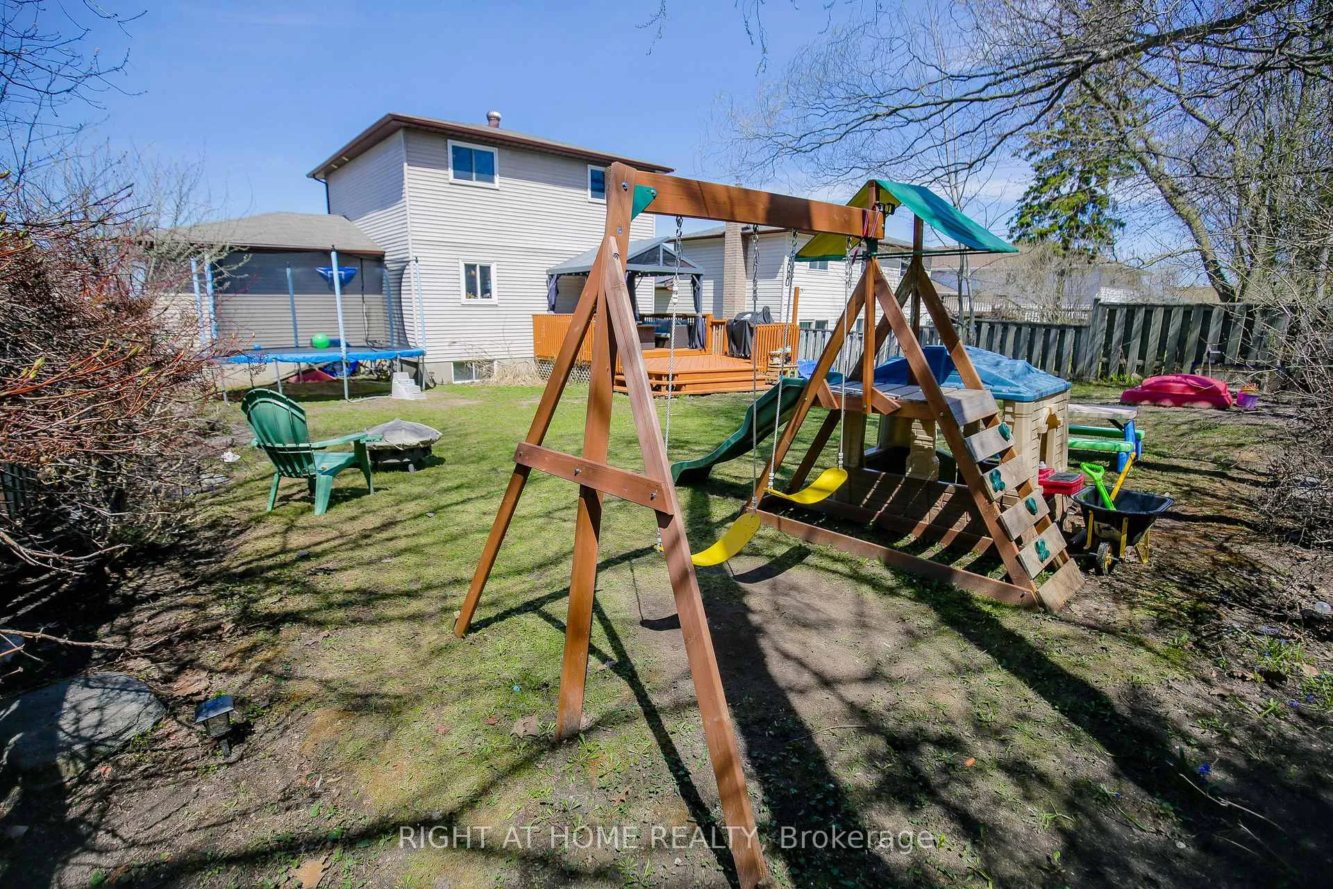 Photo 37 of 151 Little Avenue, Barrie, Allandale Heights — HOMEH
