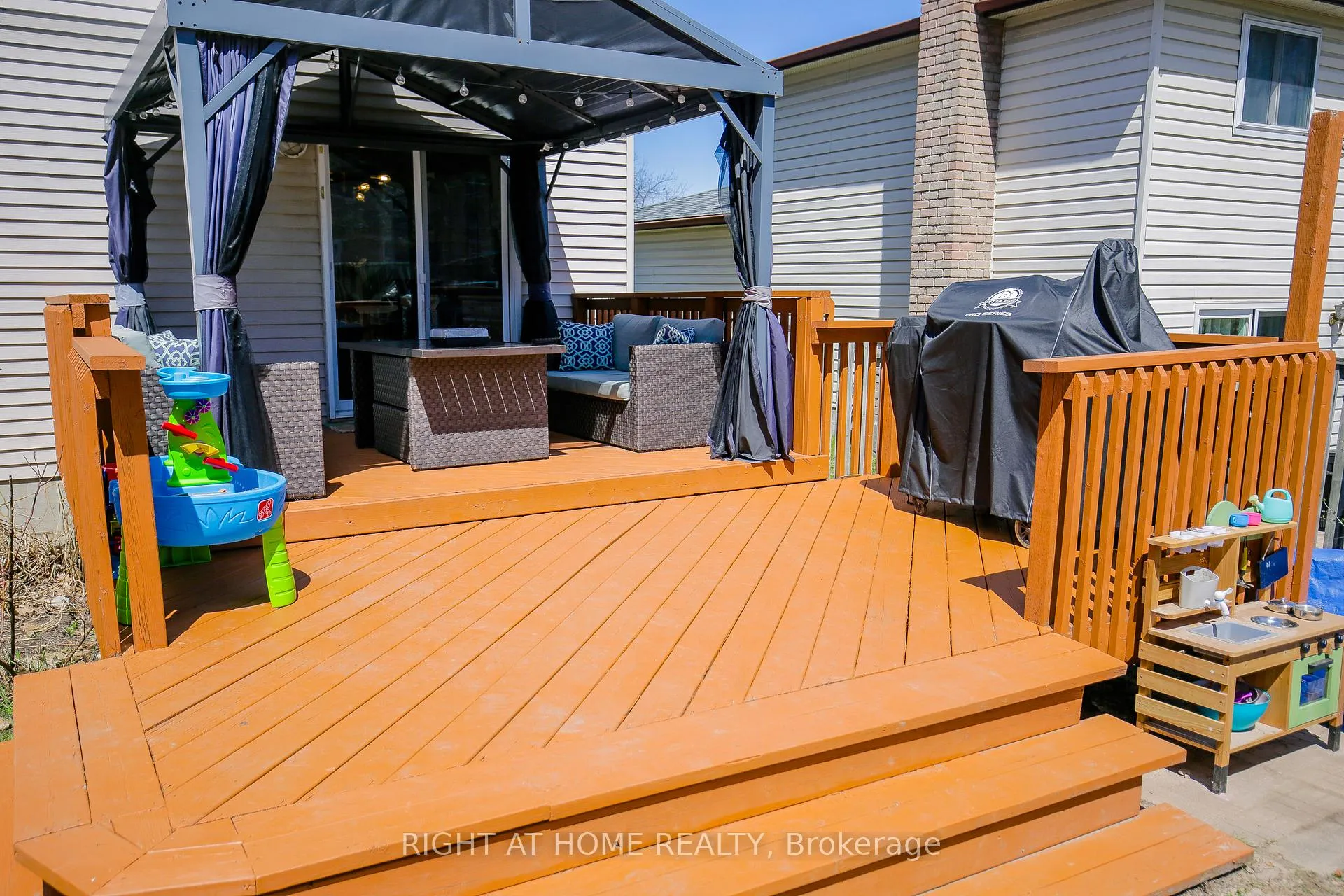 Photo 41 of 151 Little Avenue, Barrie, Allandale Heights — HOMEH