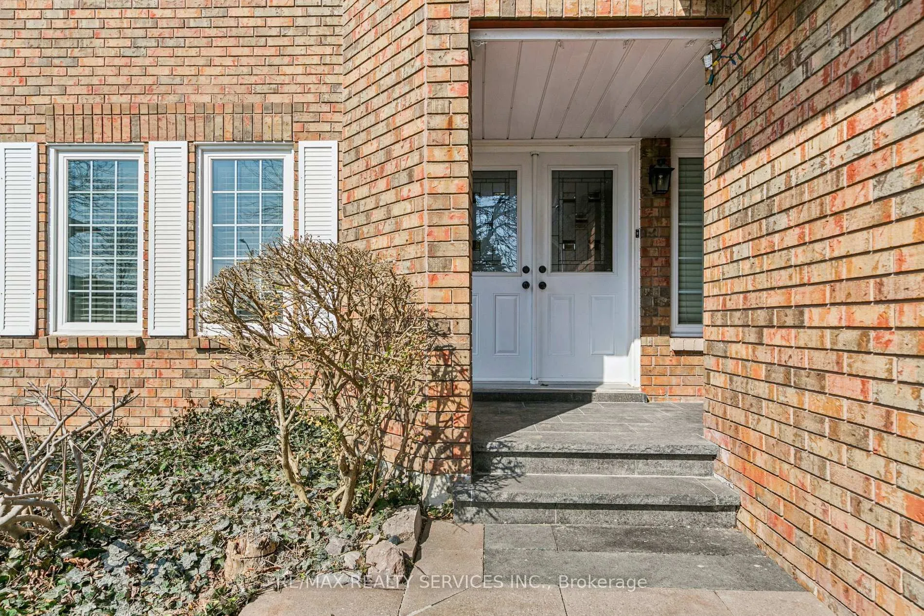 Photo 2 of 4 Burt Drive, Brampton, Northwood Park — HOMEH