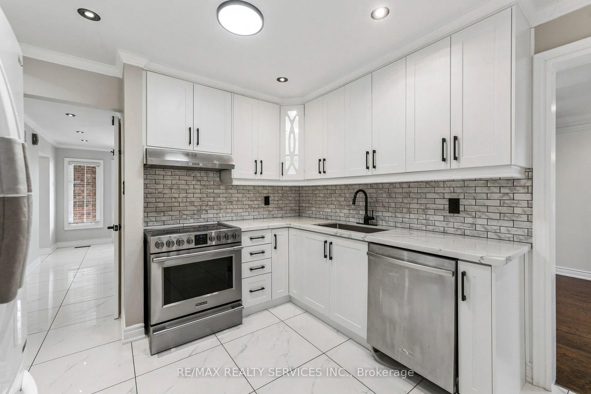 Photo 8 of 4 Burt Drive, Brampton, Northwood Park — HOMEH