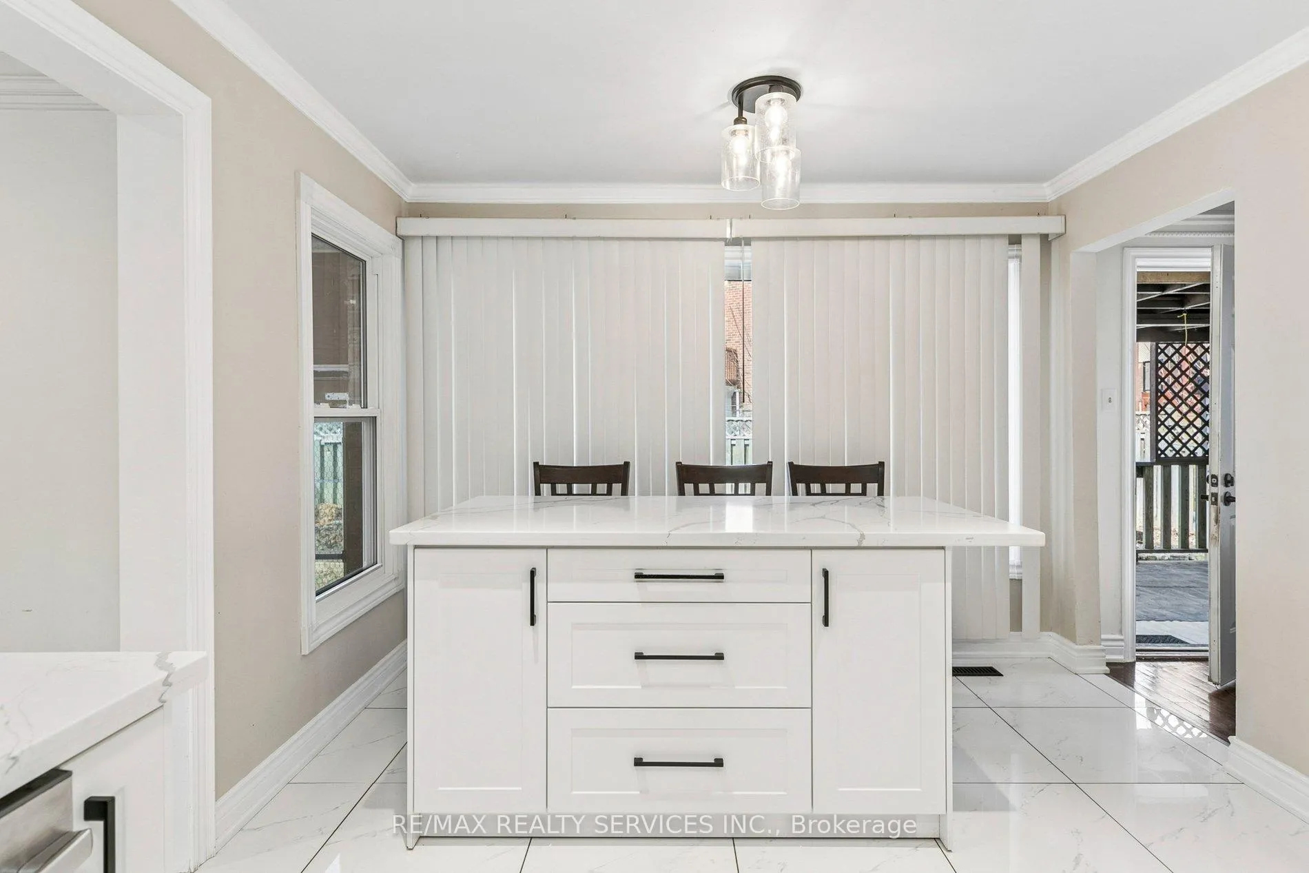 Photo 10 of 4 Burt Drive, Brampton, Northwood Park — HOMEH