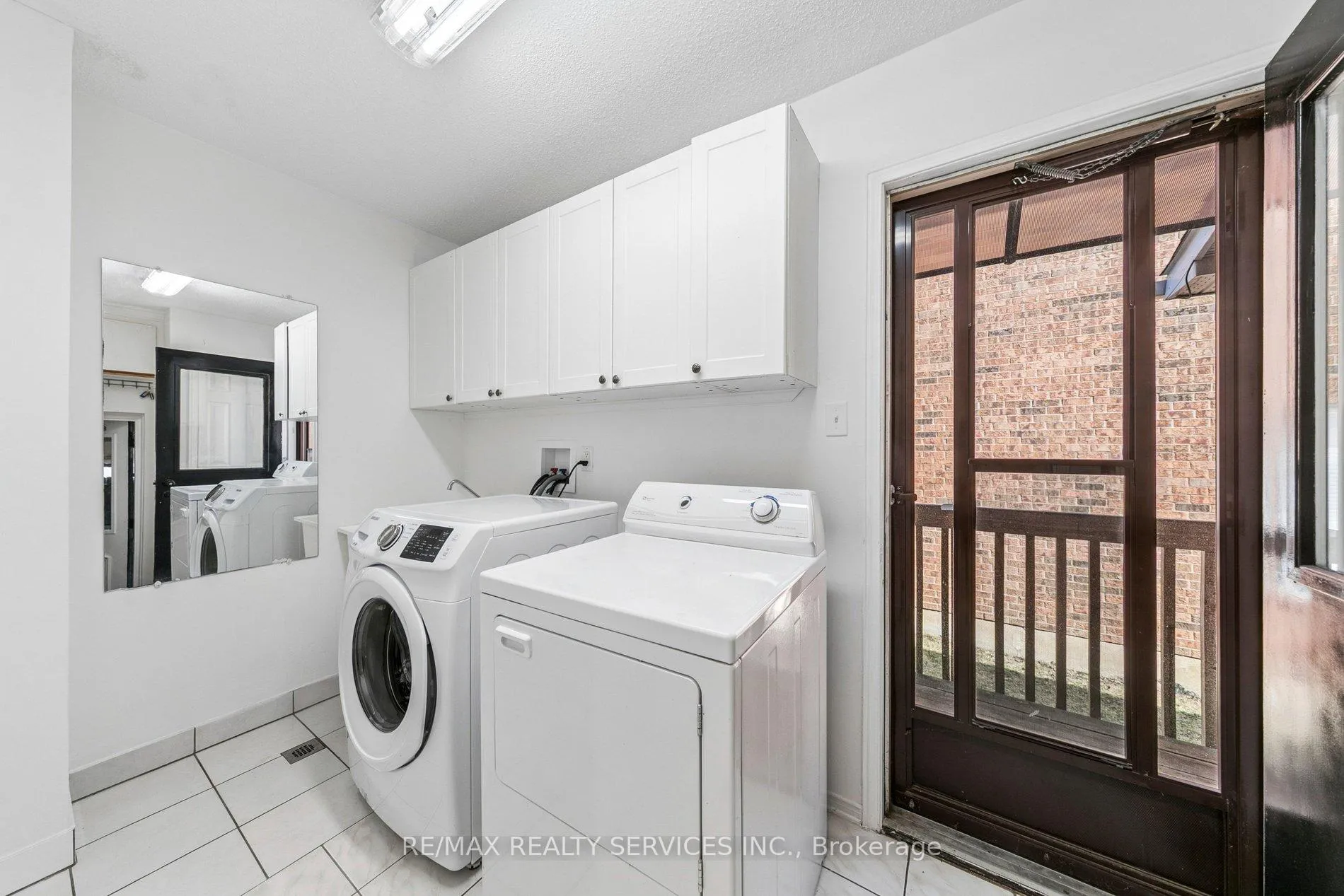 Photo 15 of 4 Burt Drive, Brampton, Northwood Park — HOMEH