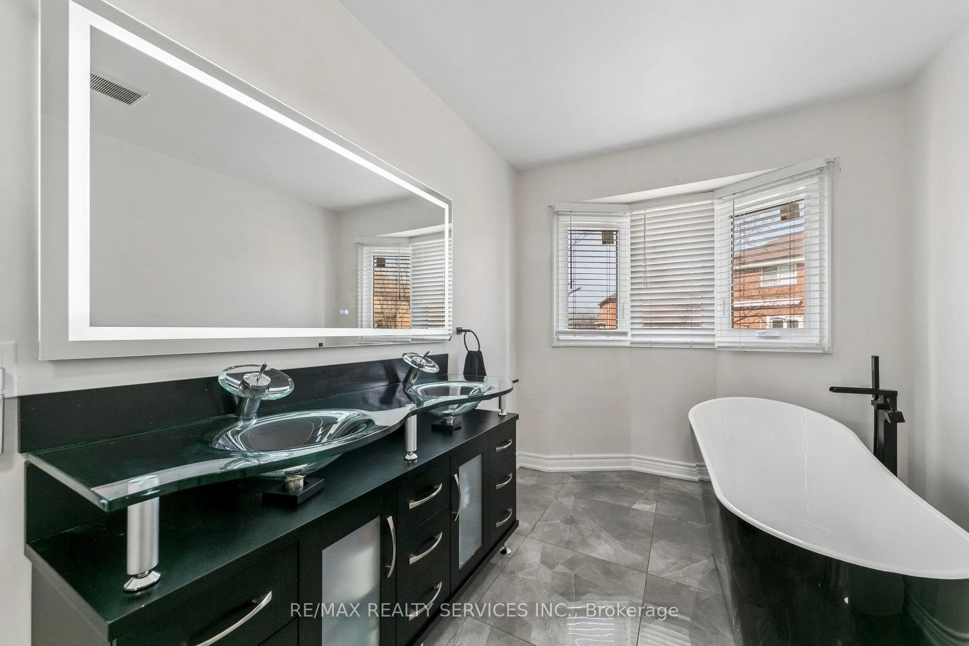 Photo 23 of 4 Burt Drive, Brampton, Northwood Park — HOMEH