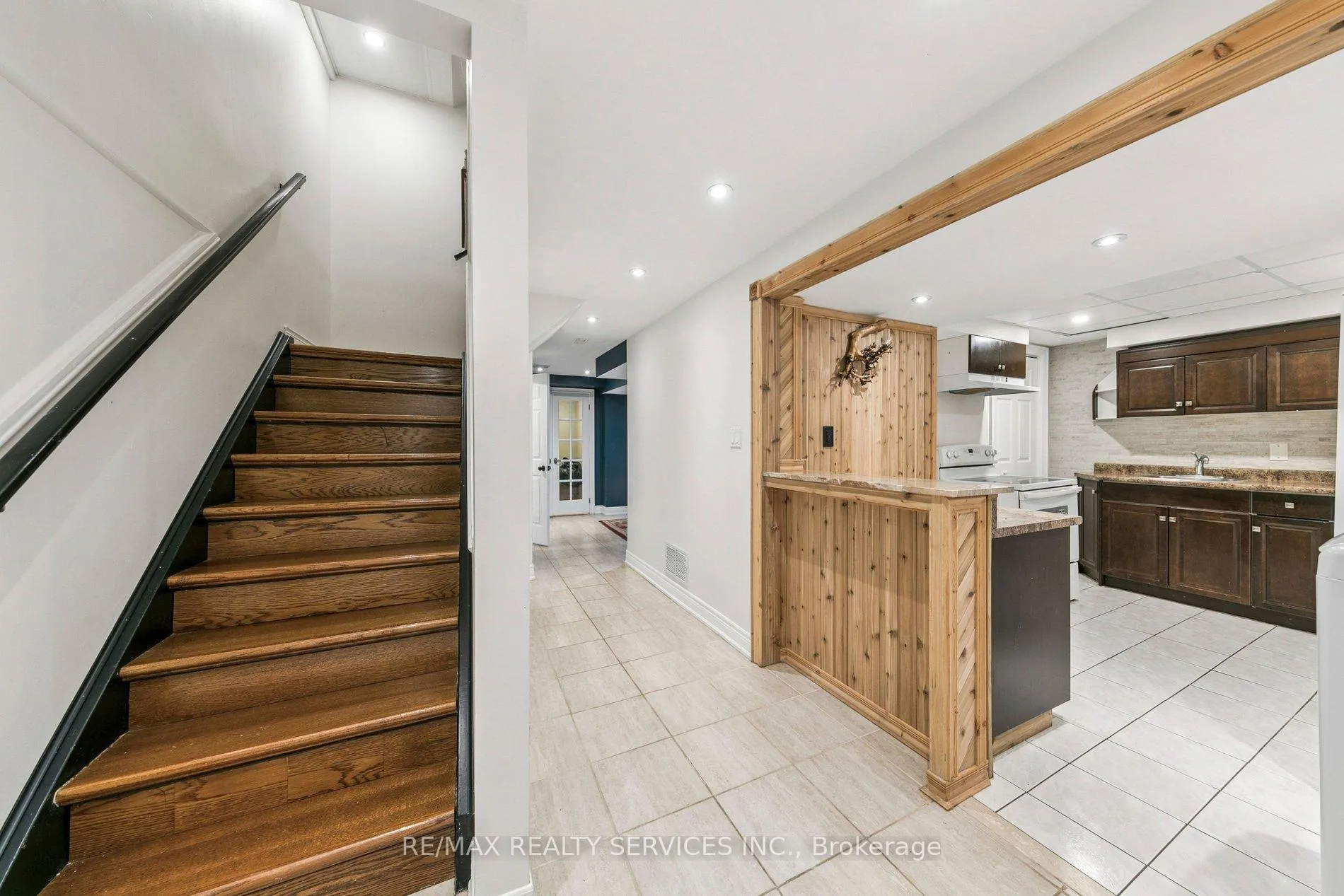 Photo 33 of 4 Burt Drive, Brampton, Northwood Park — HOMEH