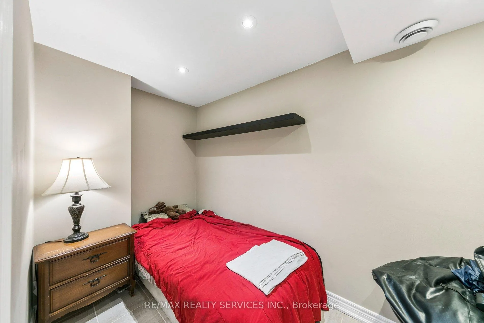 Photo 39 of 4 Burt Drive, Brampton, Northwood Park — HOMEH