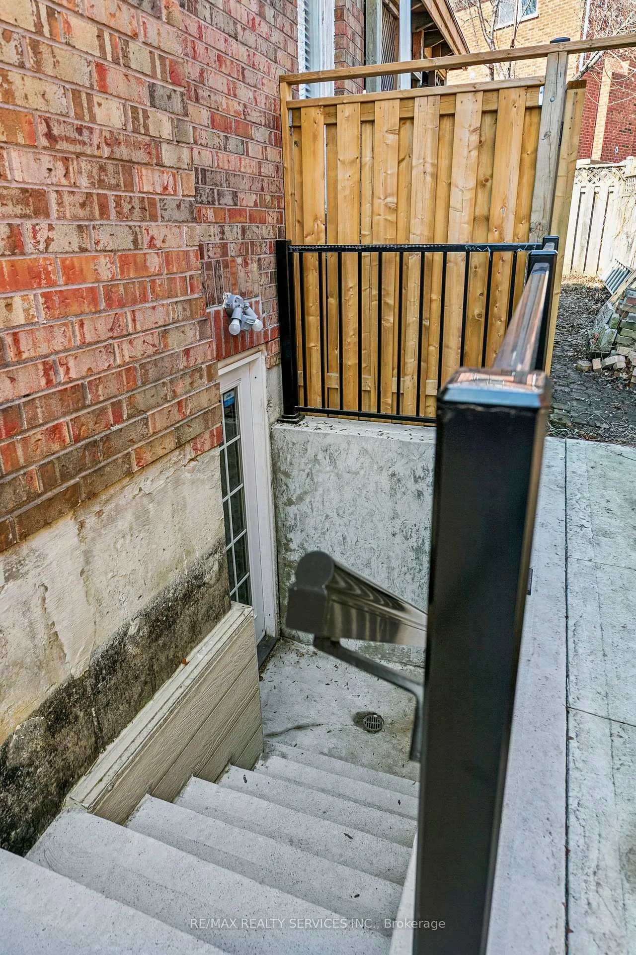 Photo 46 of 4 Burt Drive, Brampton, Northwood Park — HOMEH
