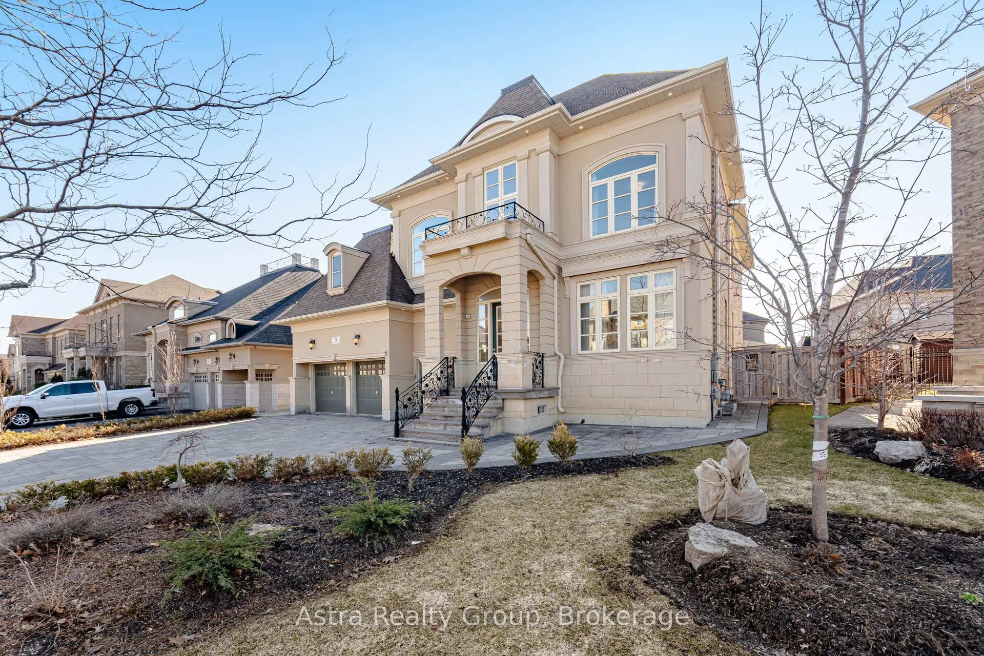 Photo 3 of 75 Virtue Crescent, Vaughan, Vellore Village — HOMEH