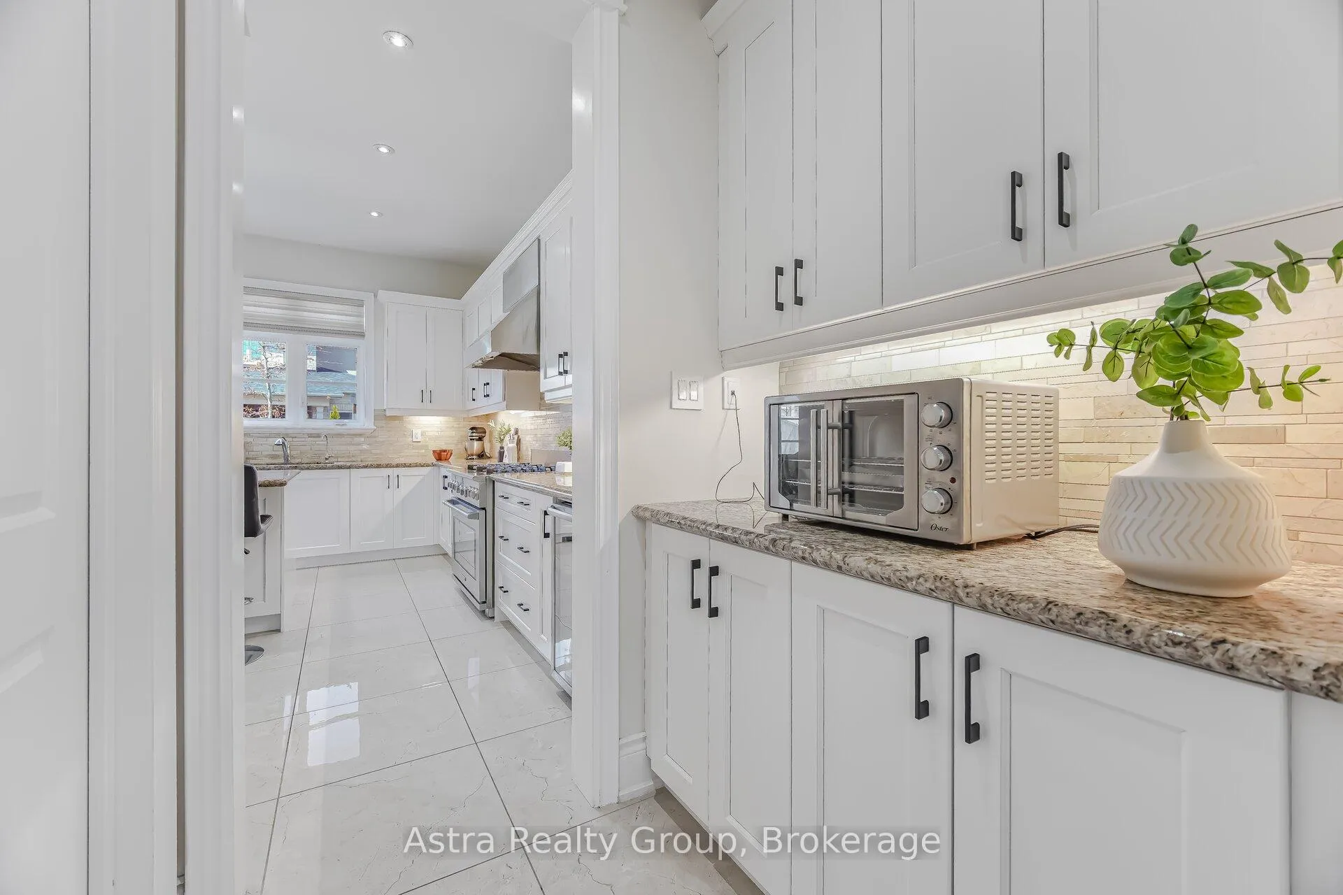 Photo 8 of 75 Virtue Crescent, Vaughan, Vellore Village — HOMEH