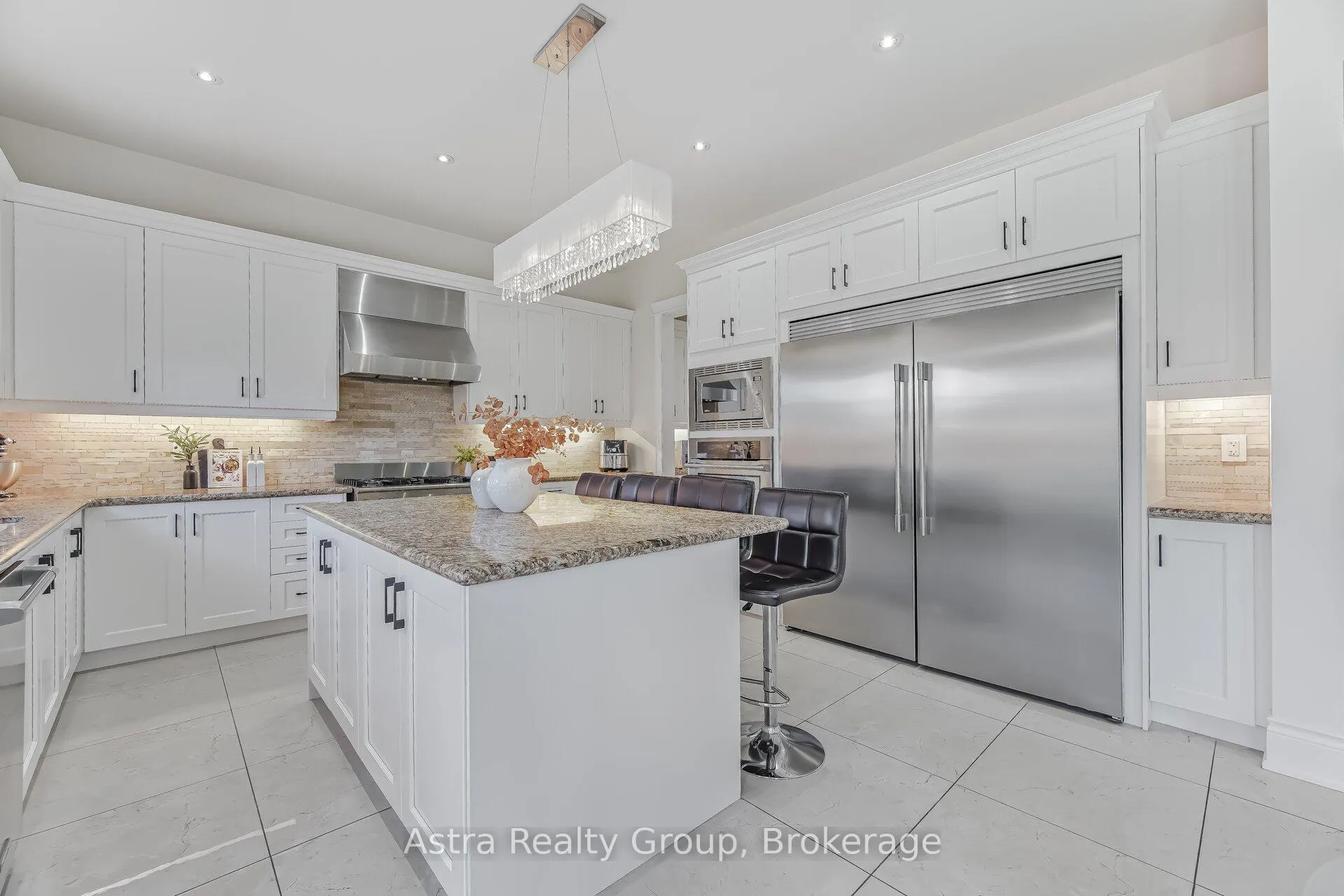 Photo 10 of 75 Virtue Crescent, Vaughan, Vellore Village — HOMEH