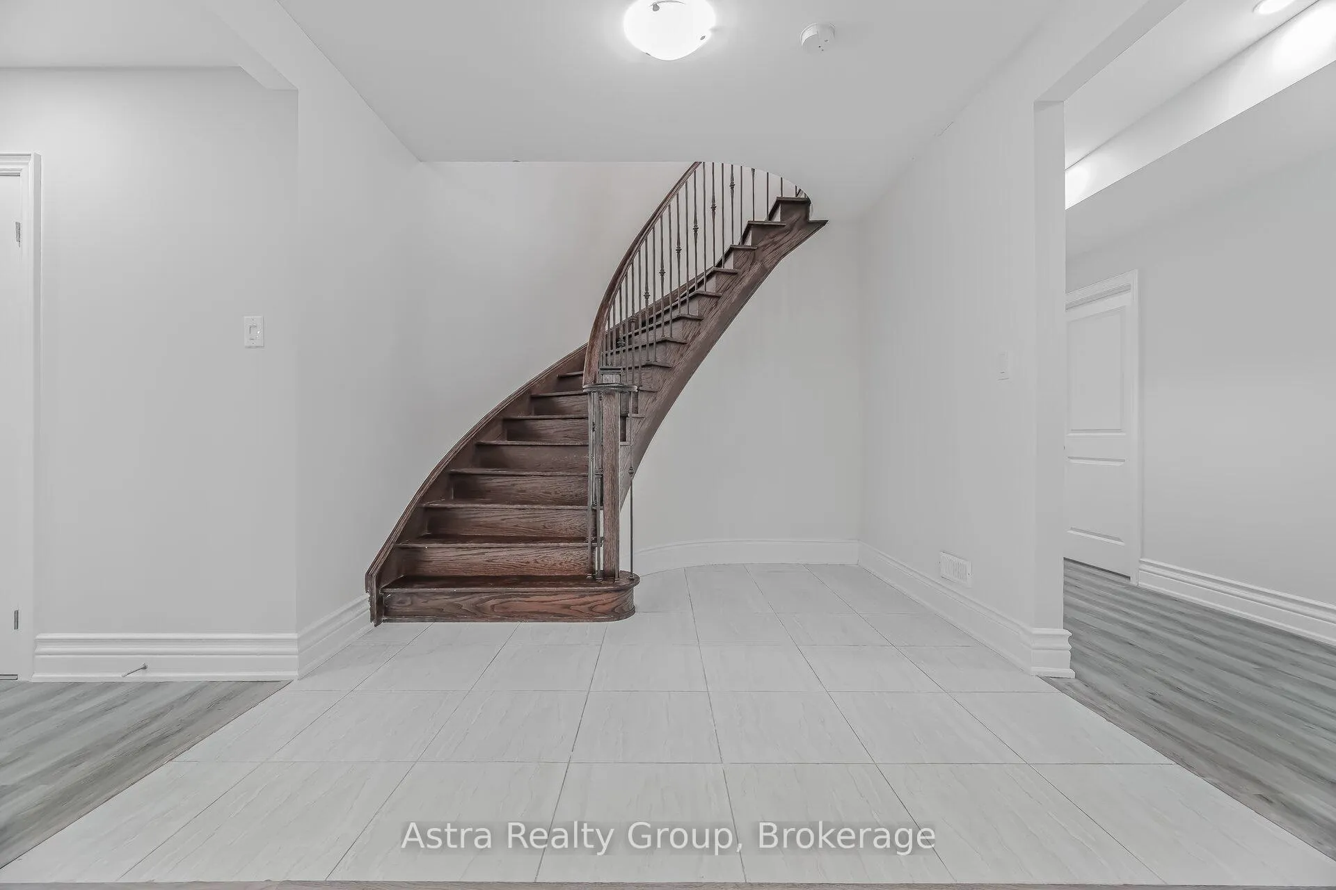 Photo 30 of 75 Virtue Crescent, Vaughan, Vellore Village — HOMEH