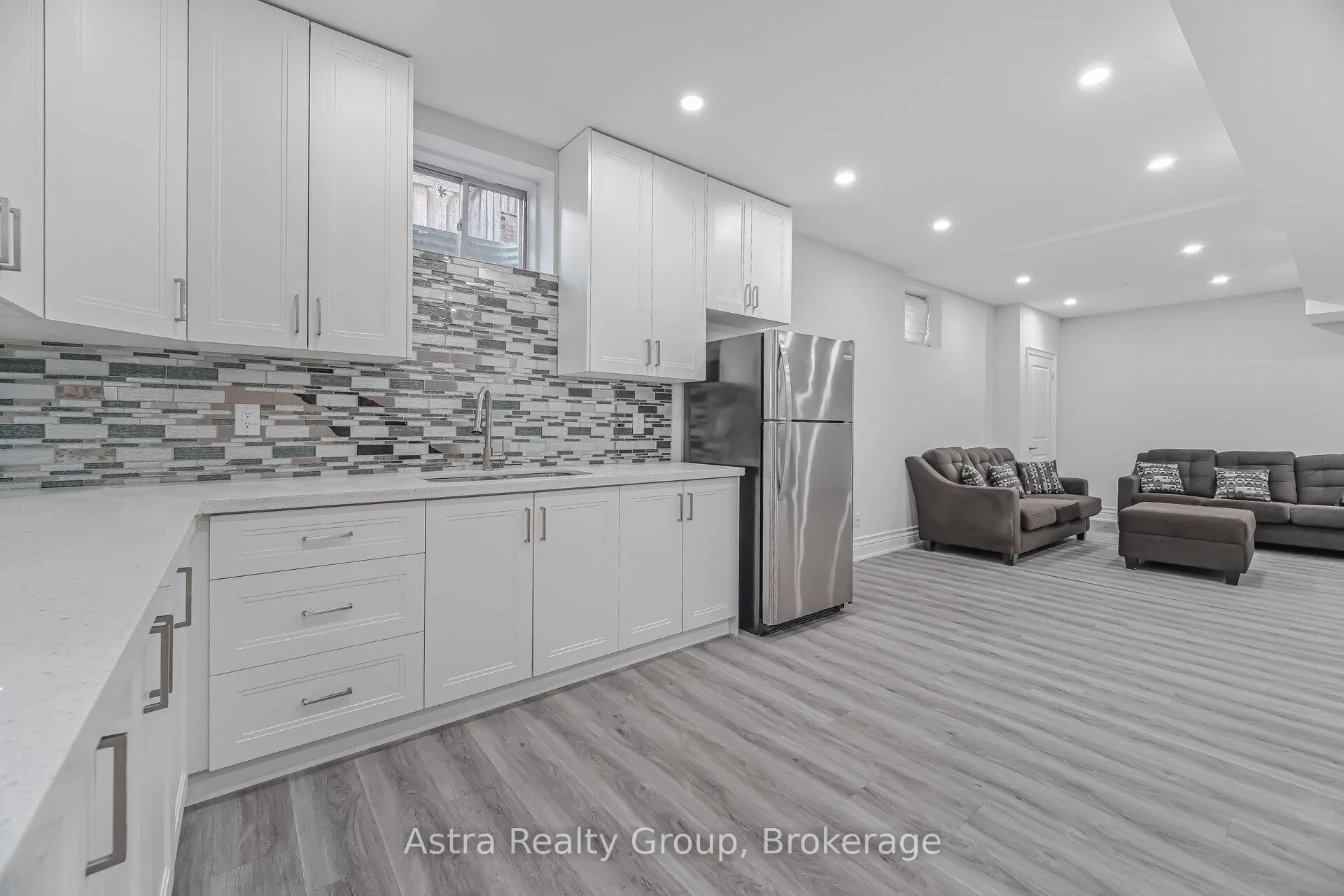 Photo 33 of 75 Virtue Crescent, Vaughan, Vellore Village — HOMEH