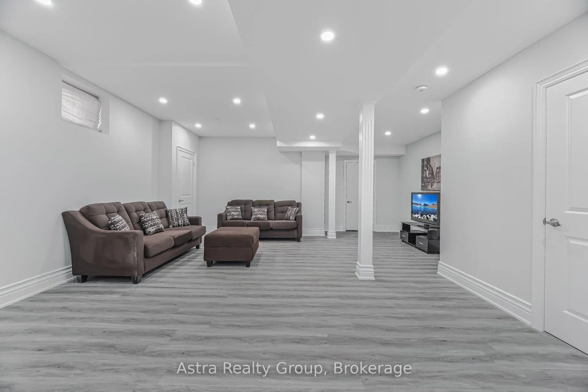Photo 34 of 75 Virtue Crescent, Vaughan, Vellore Village — HOMEH