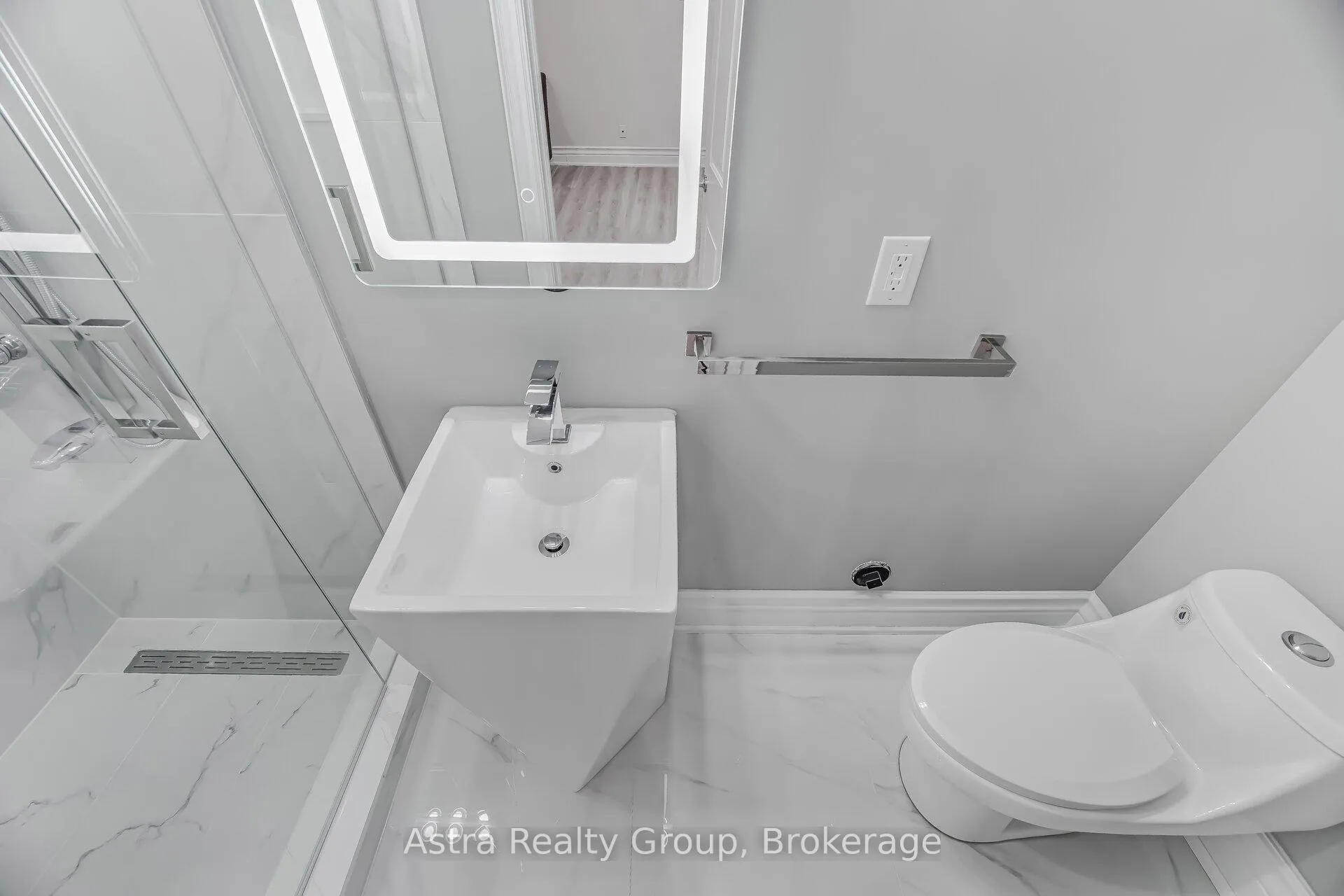 Photo 36 of 75 Virtue Crescent, Vaughan, Vellore Village — HOMEH