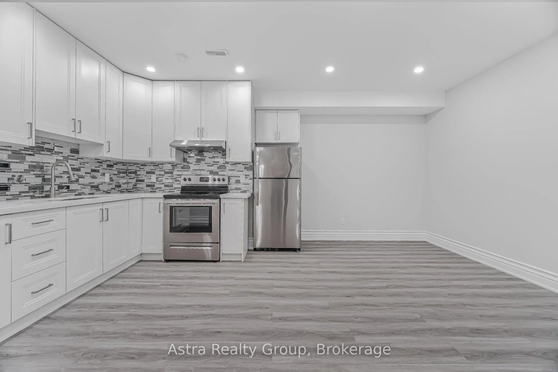 Photo 38 of 75 Virtue Crescent, Vaughan, Vellore Village — HOMEH