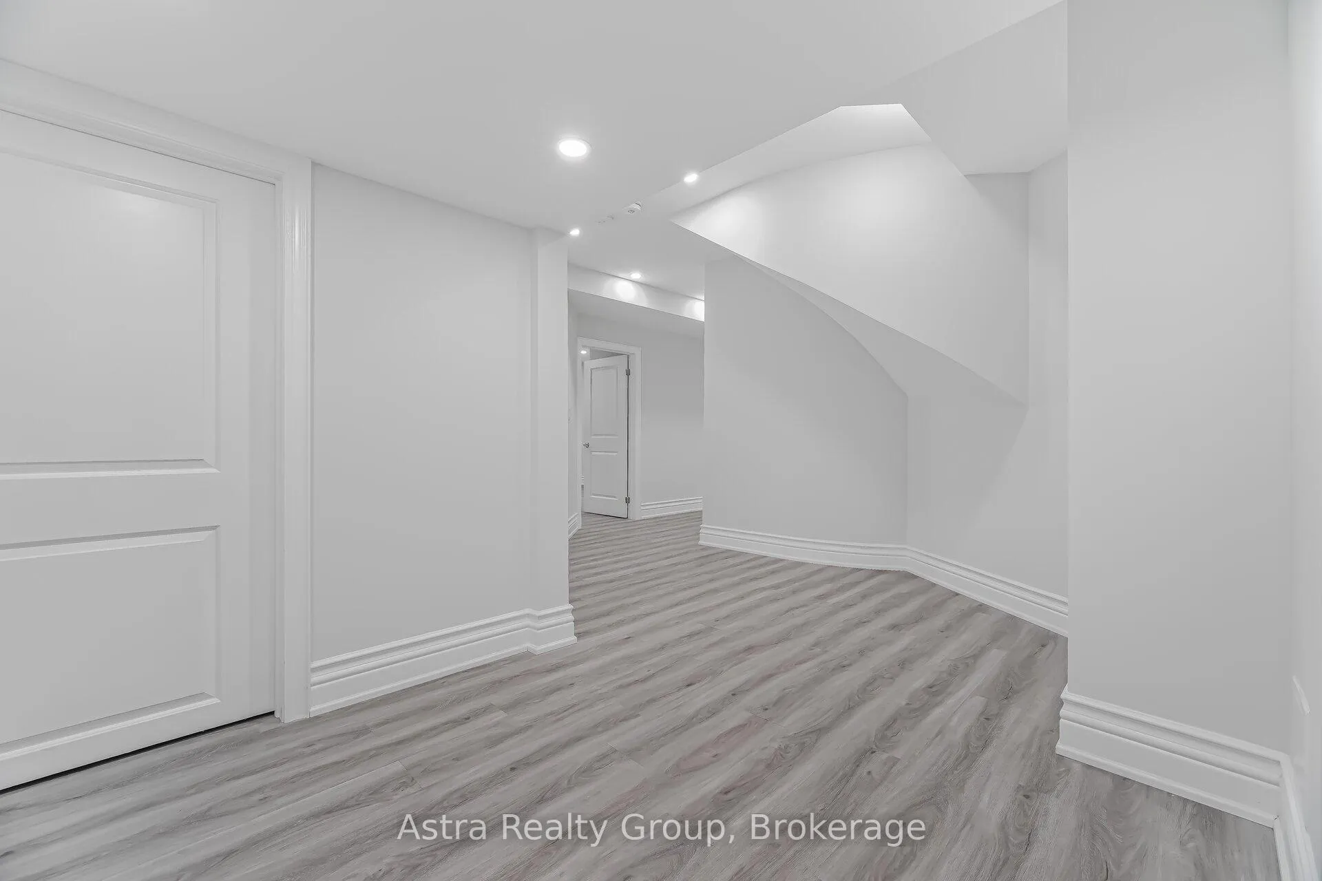Photo 39 of 75 Virtue Crescent, Vaughan, Vellore Village — HOMEH