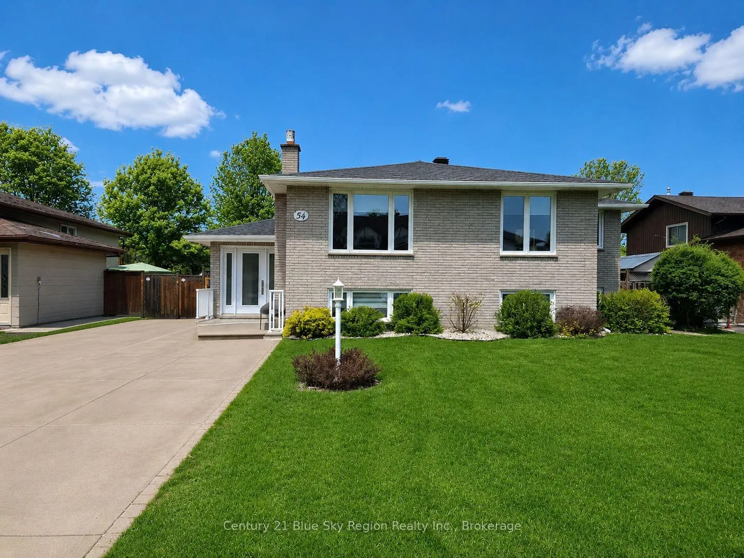 Photo 2 of 54 Harris Drive, North Bay, Ferris — HOMEH