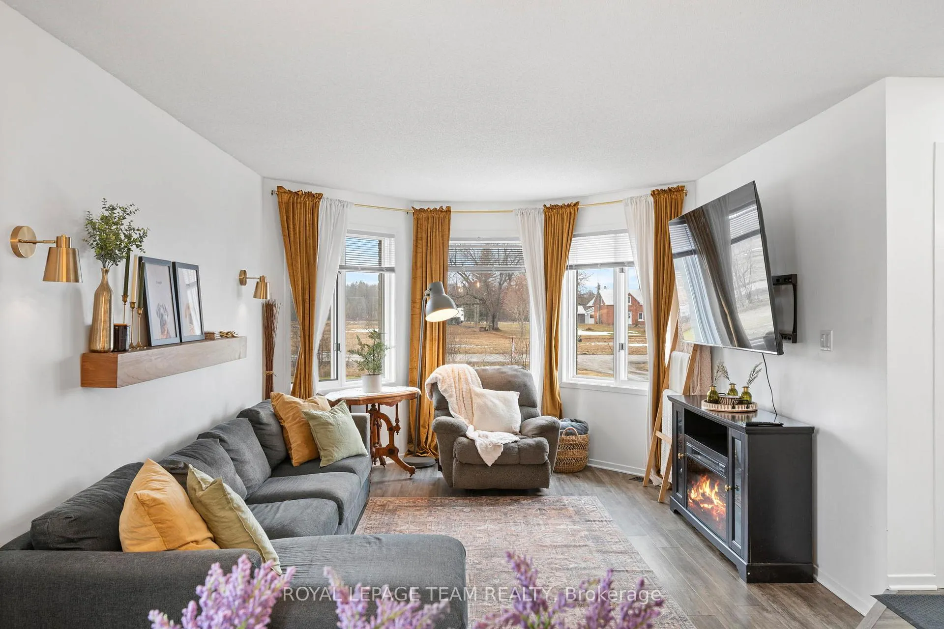 Photo 5 of 2090 Old Birch Road, Ottawa, Fitzroy — HOMEH