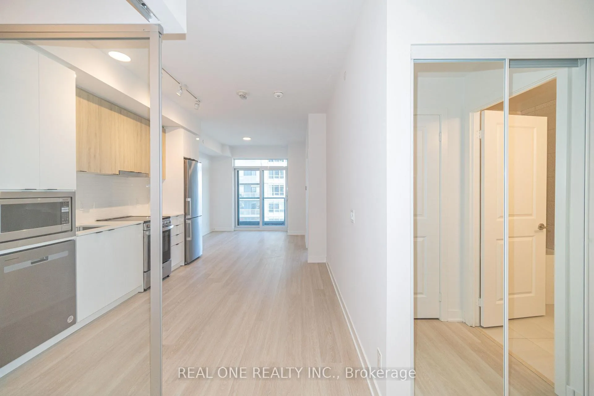 Photo 7 of Unit 1408, 30 Upper Mall Way, Vaughan, Brownridge — HOMEH
