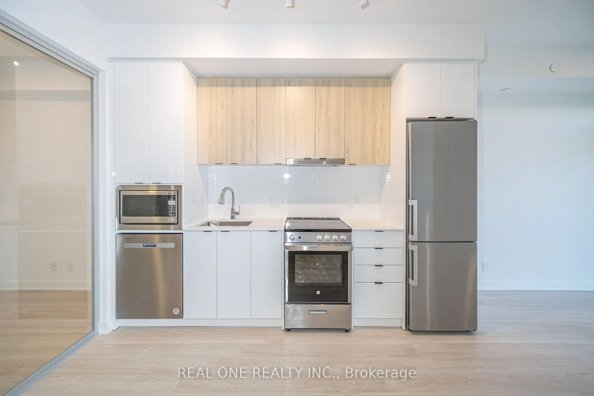 Photo 9 of Unit 1408, 30 Upper Mall Way, Vaughan, Brownridge — HOMEH