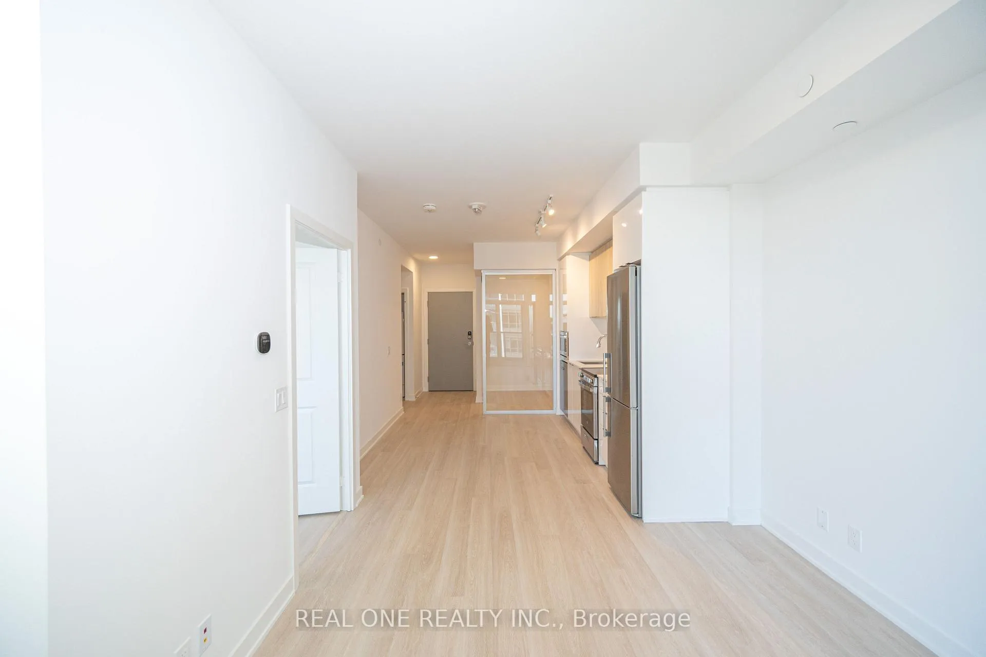 Photo 14 of Unit 1408, 30 Upper Mall Way, Vaughan, Brownridge — HOMEH