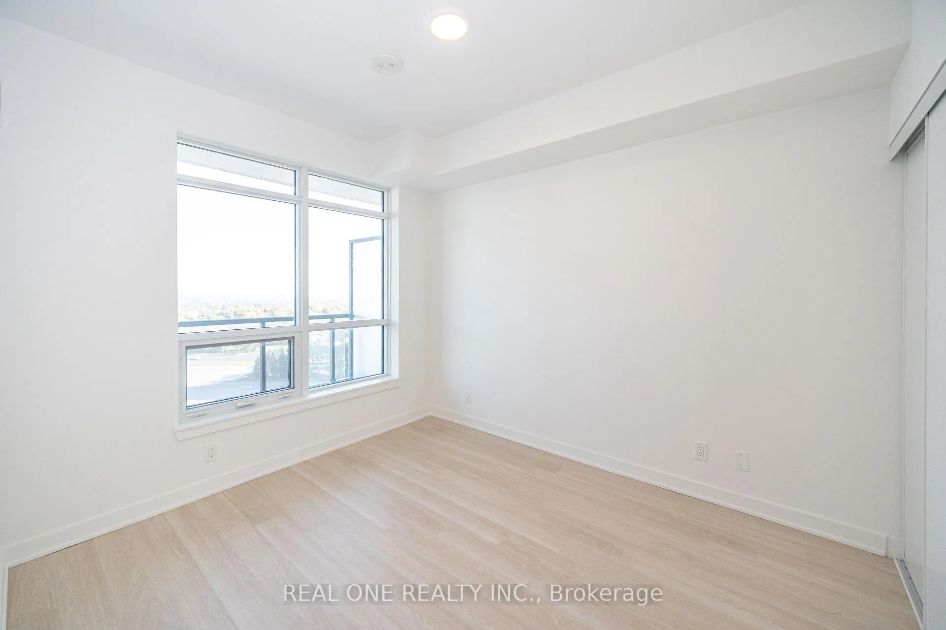 Photo 16 of Unit 1408, 30 Upper Mall Way, Vaughan, Brownridge — HOMEH