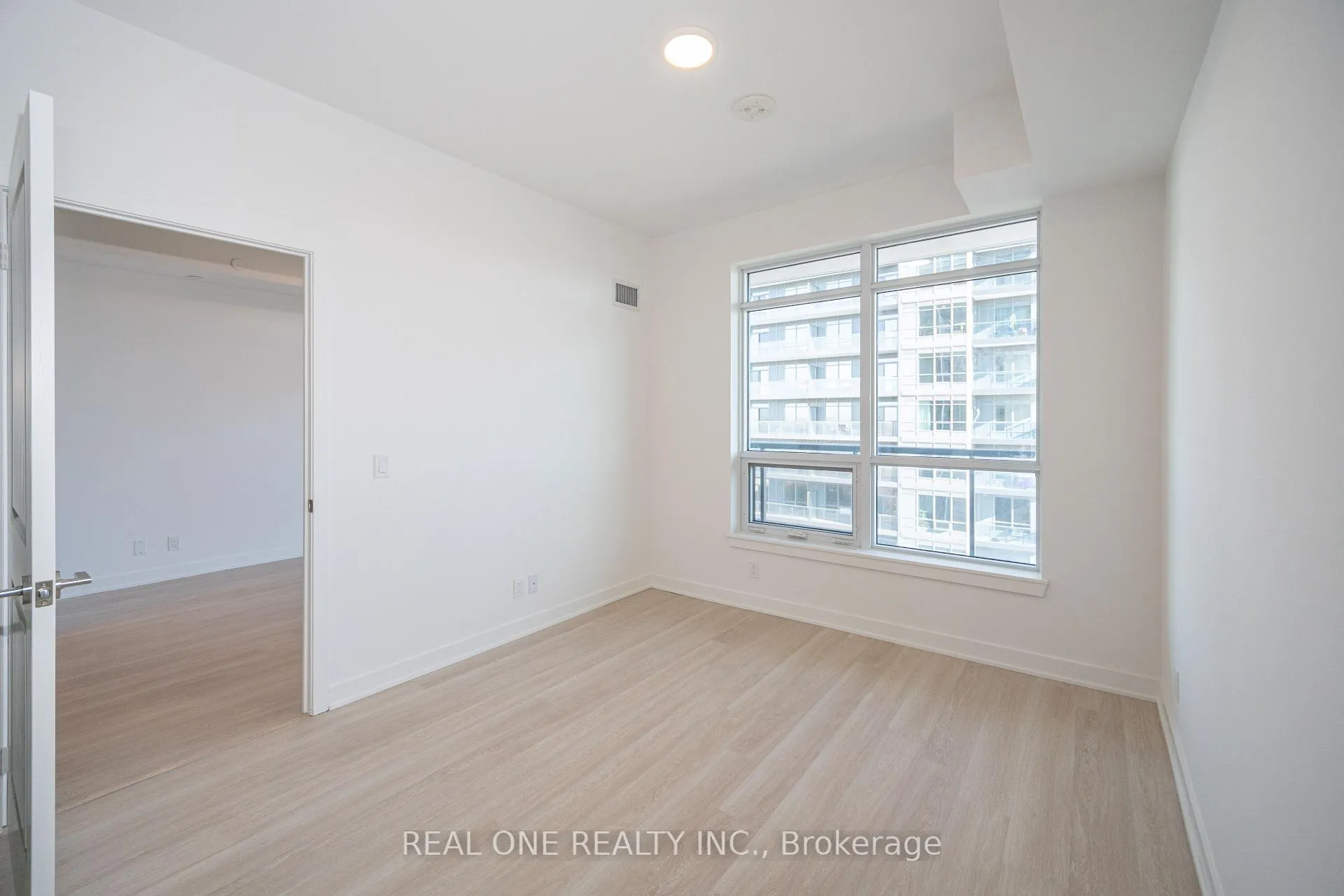 Photo 17 of Unit 1408, 30 Upper Mall Way, Vaughan, Brownridge — HOMEH