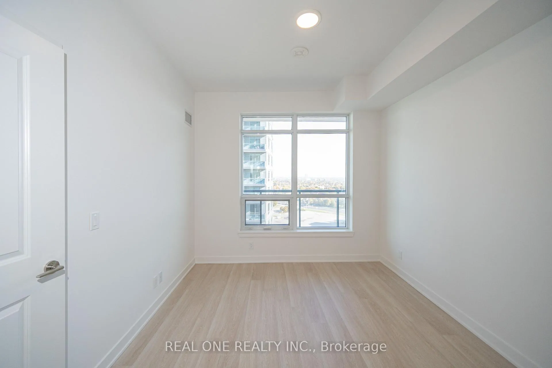 Photo 18 of Unit 1408, 30 Upper Mall Way, Vaughan, Brownridge — HOMEH