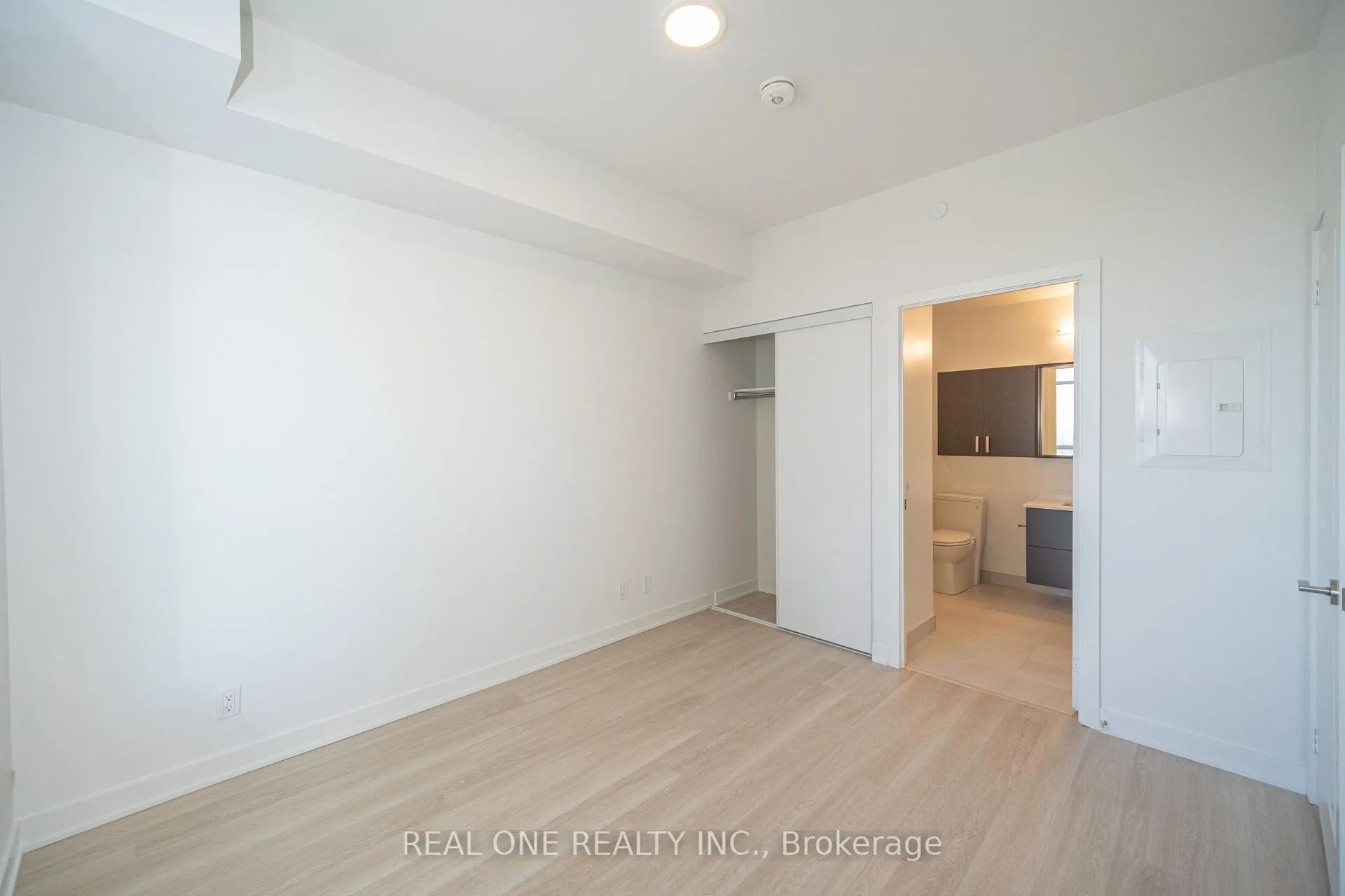 Photo 19 of Unit 1408, 30 Upper Mall Way, Vaughan, Brownridge — HOMEH
