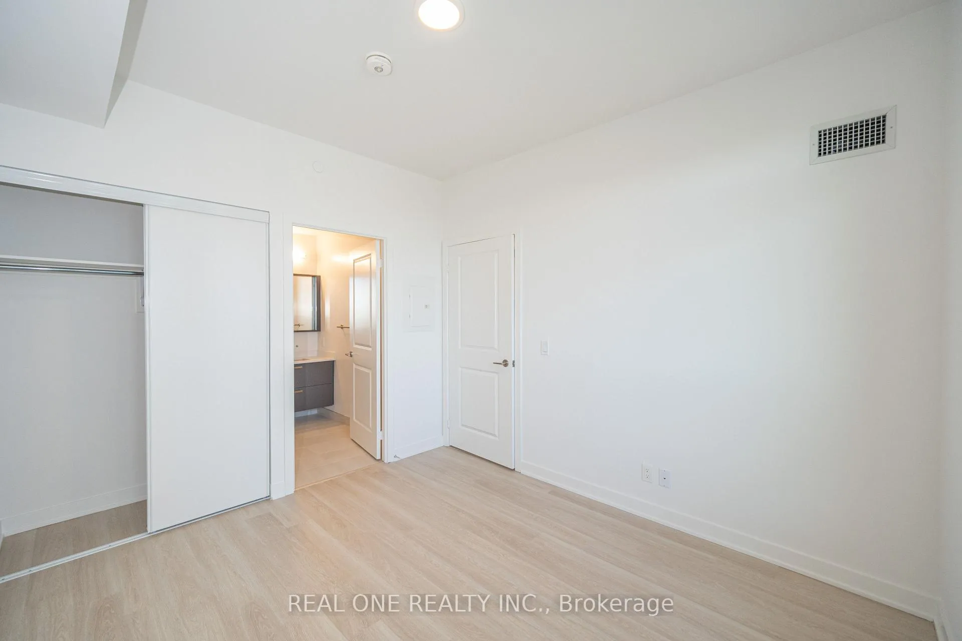 Photo 20 of Unit 1408, 30 Upper Mall Way, Vaughan, Brownridge — HOMEH