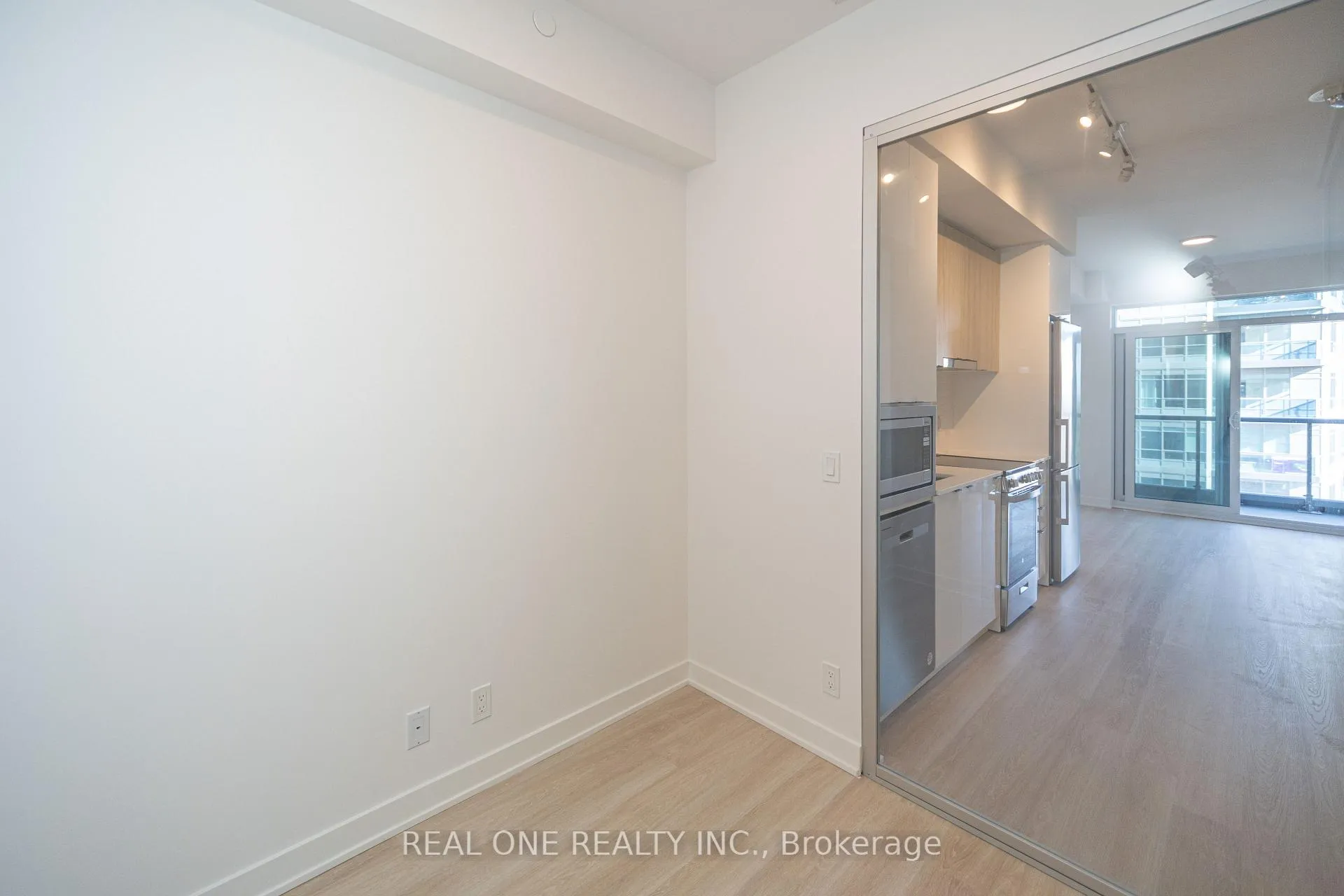 Photo 24 of Unit 1408, 30 Upper Mall Way, Vaughan, Brownridge — HOMEH