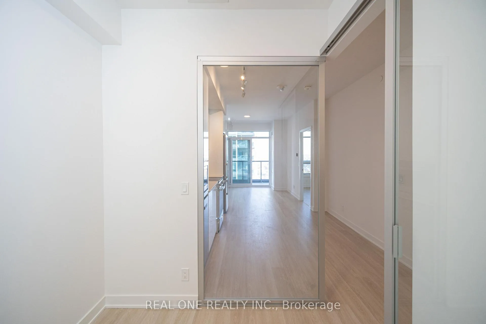 Photo 25 of Unit 1408, 30 Upper Mall Way, Vaughan, Brownridge — HOMEH