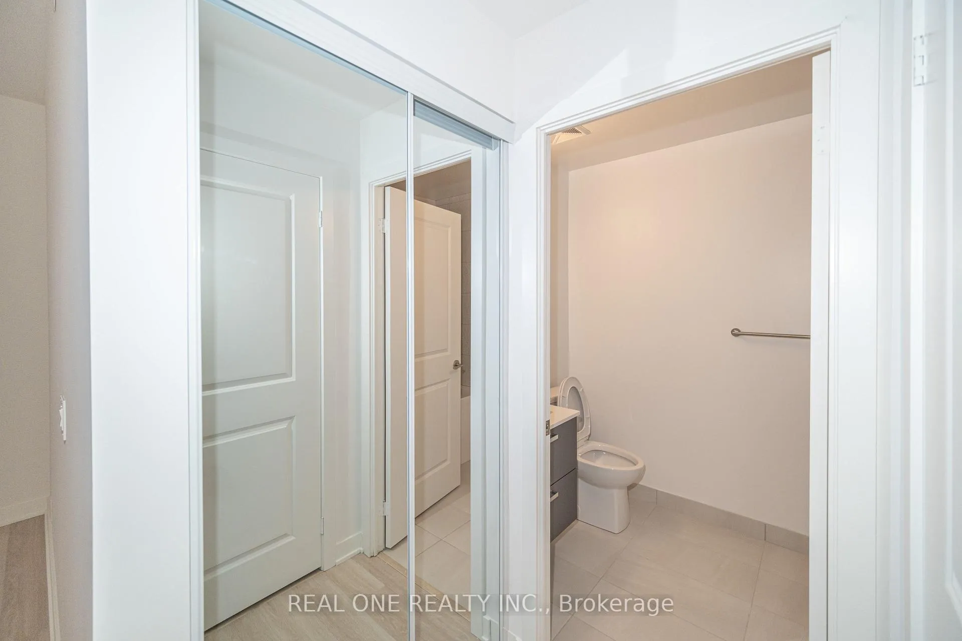 Photo 28 of Unit 1408, 30 Upper Mall Way, Vaughan, Brownridge — HOMEH