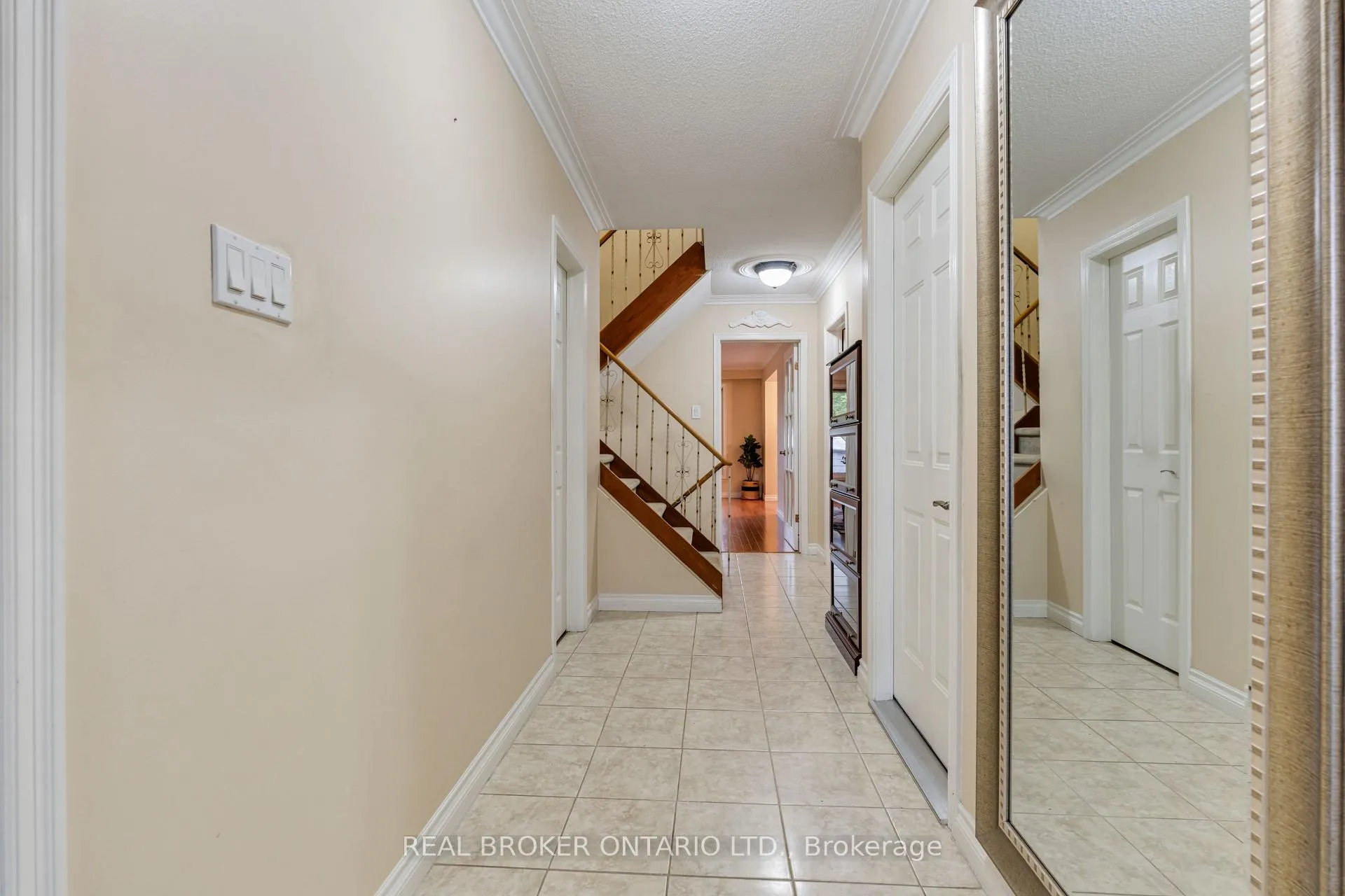 Photo 5 of 56A Treeview Drive, Etobicoke, Alderwood — HOMEH