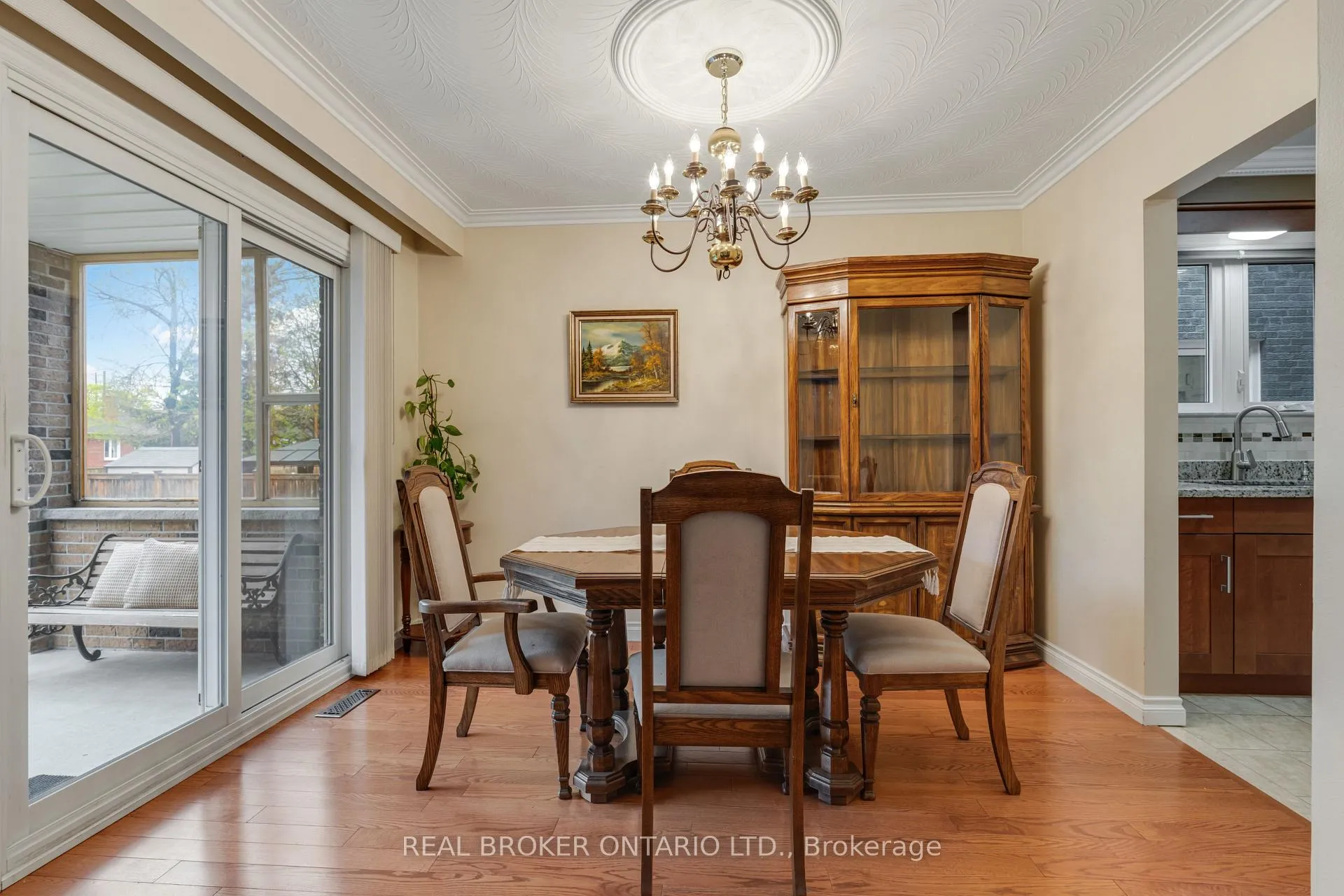 Photo 10 of 56A Treeview Drive, Etobicoke, Alderwood — HOMEH